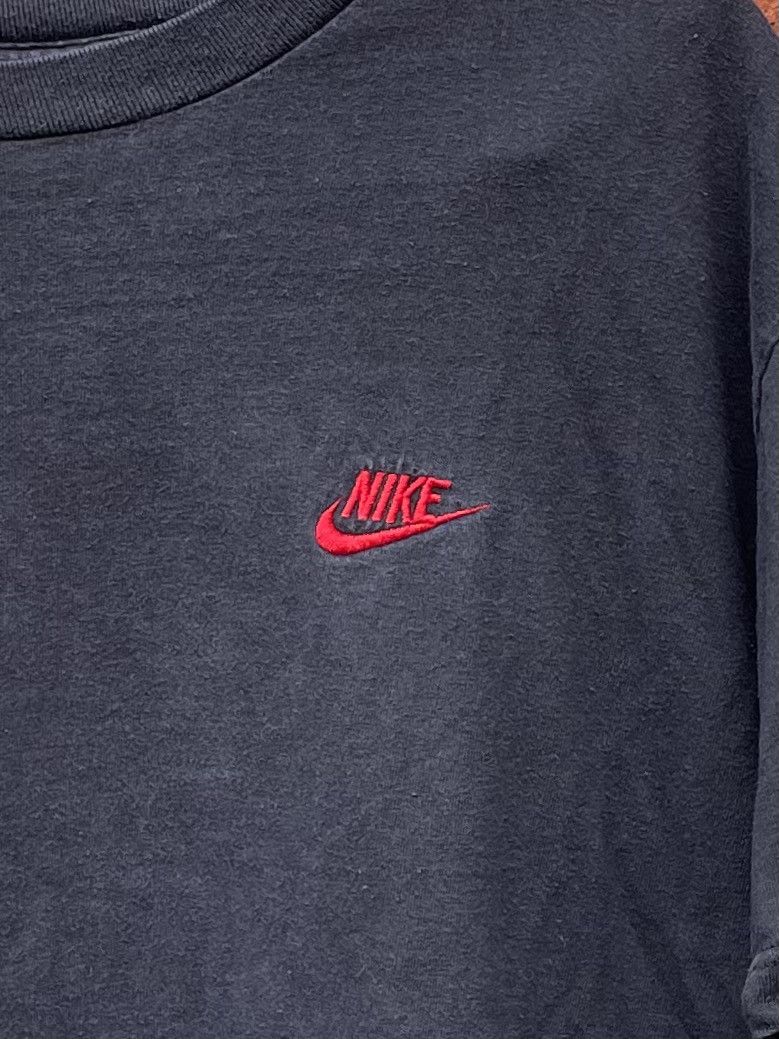 Nike Vintage 90s Y2K Nike Grey Tag T Shirt embroidered Size US L / EU 52-54 / 3 - 3 Thumbnail