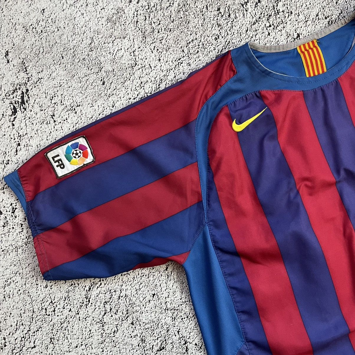 Nike Barcelona 2005/2006 Ronaldinho Home Football Shirt Size US XL / EU 56 / 4 - 4 Thumbnail