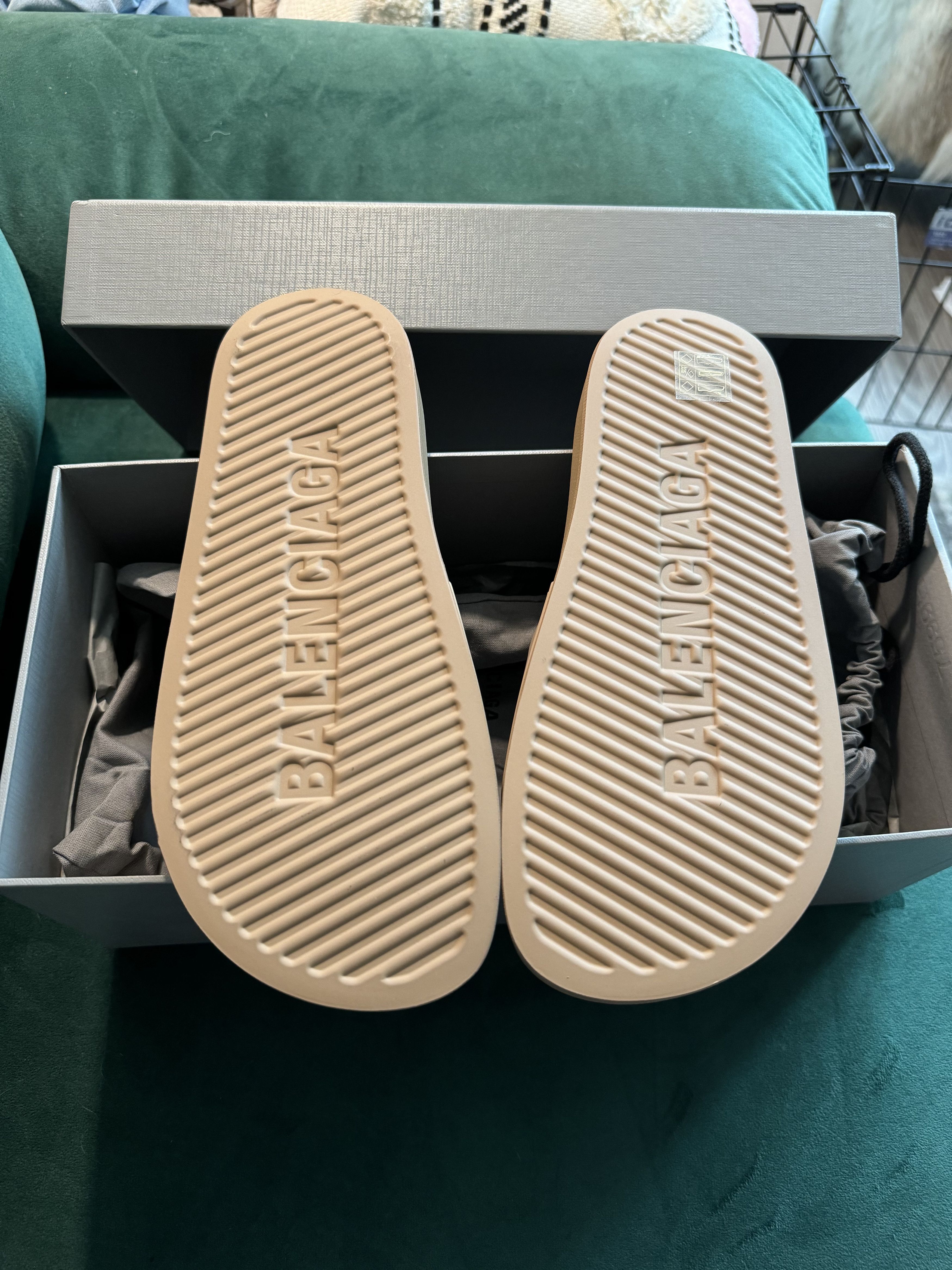 Balenciaga Pool slide logo Size US 7 / IT 37 - 6 Thumbnail