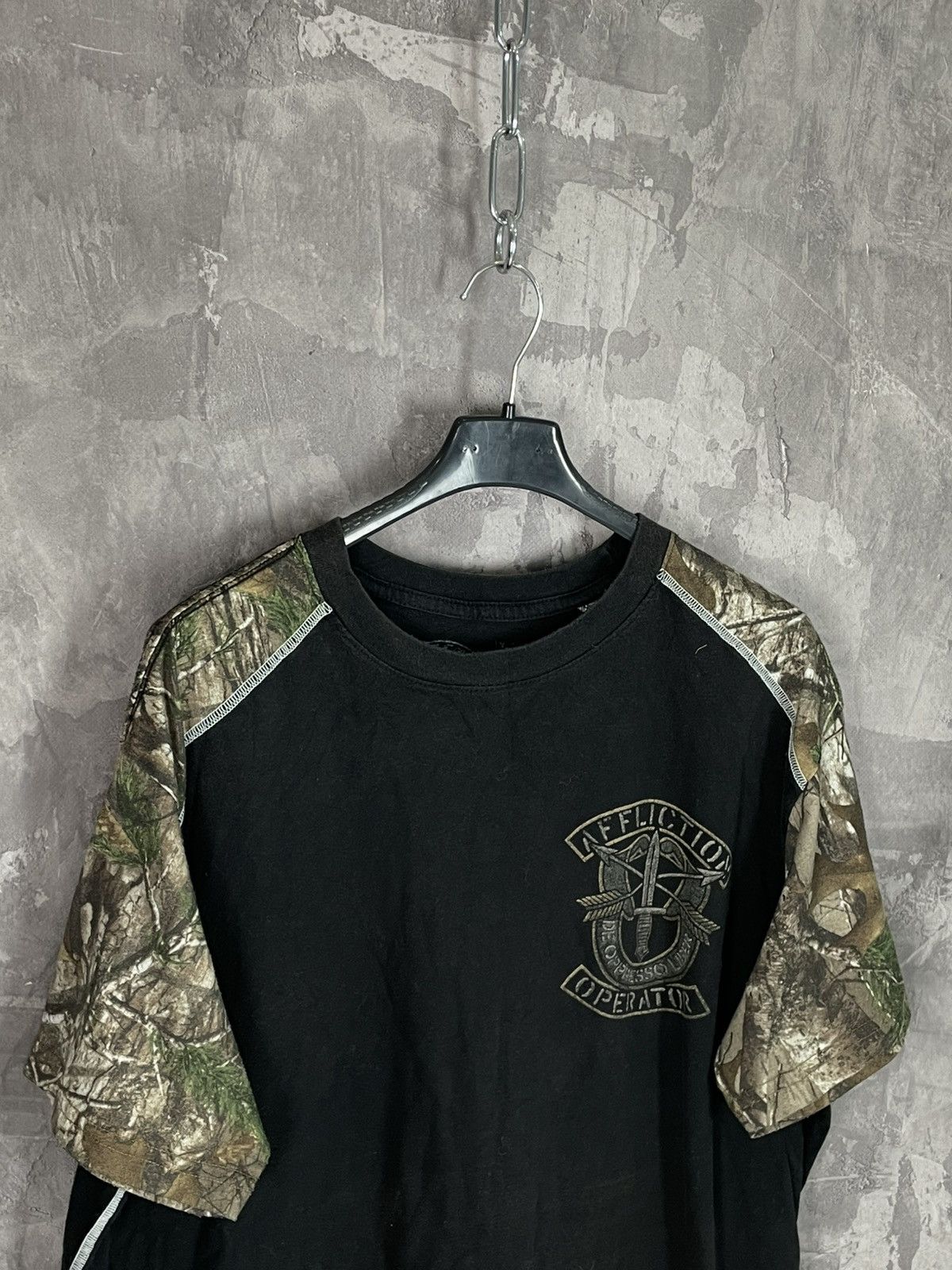Vintage CRAZY Y2K Real Tree Camo Affliction T-Shirt Medium Size US XL / EU 56 / 4 - 12 Thumbnail