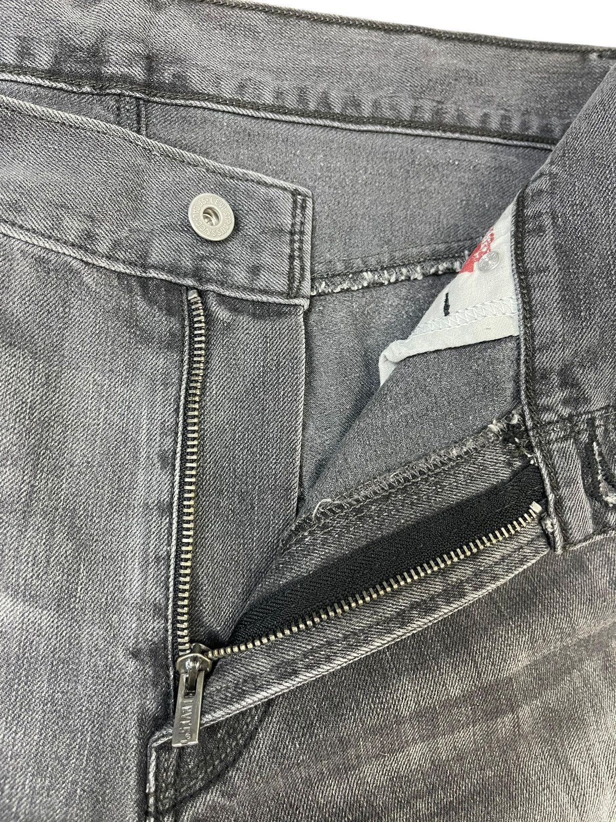 Levi's Vintage Levi’s 514 Slim Straight Jeans Streetwear Size US 34 / EU 50 - 5 Thumbnail