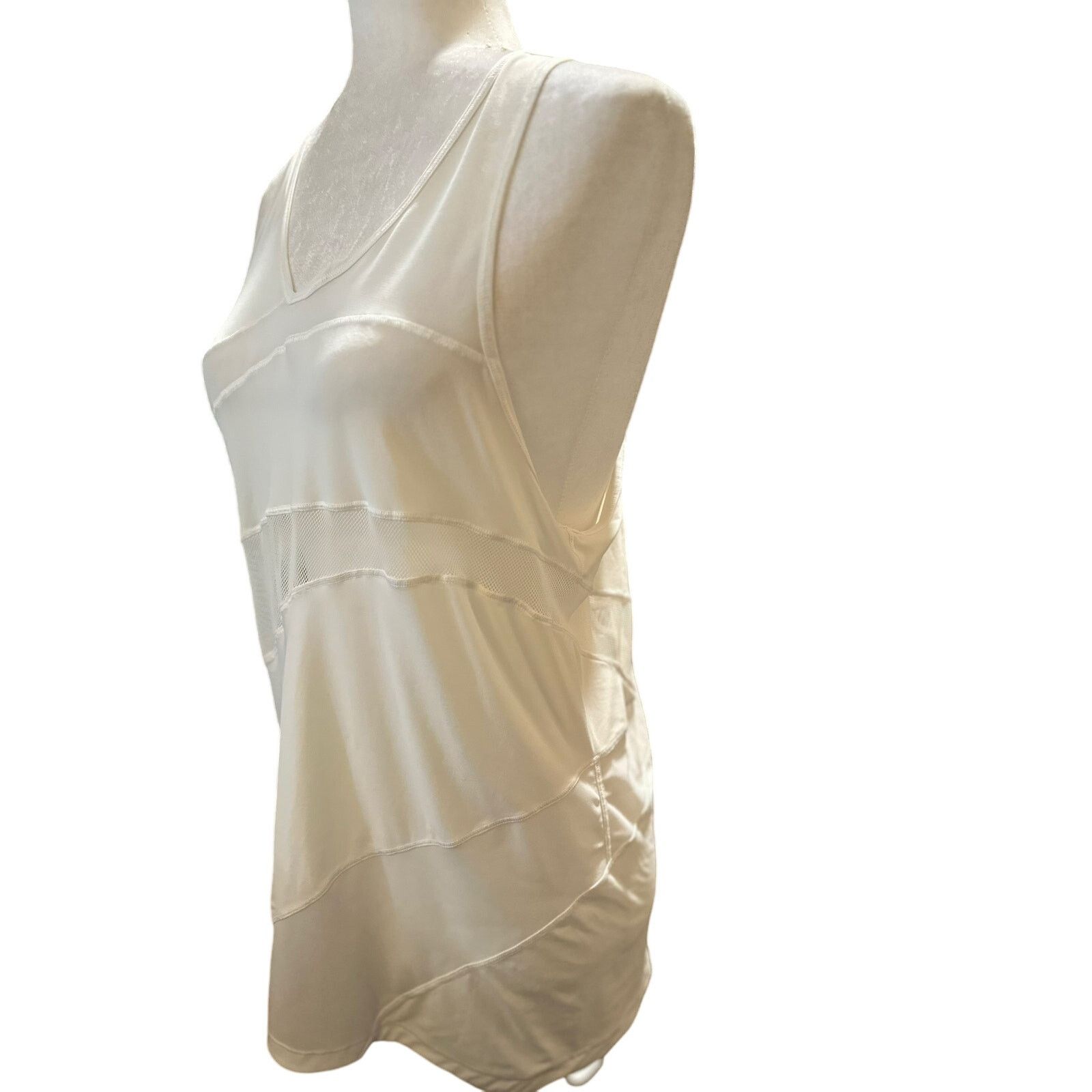 Lululemon Lululemon Mesh In Motion Racerback, White Size S / US 4 / IT 40 - 3 Thumbnail