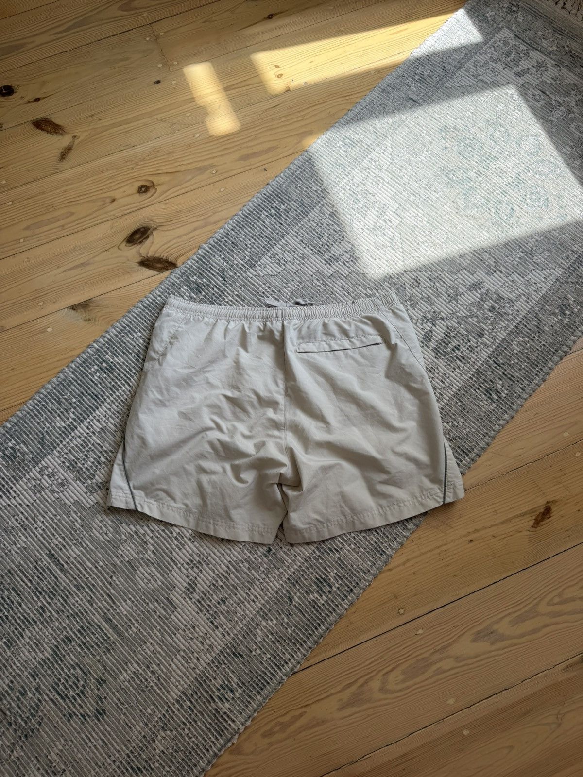 Nike Vintage Nike Shorts Streetwear Swoosh Casual Y2K Size US 36 / EU 52 - 4 Thumbnail