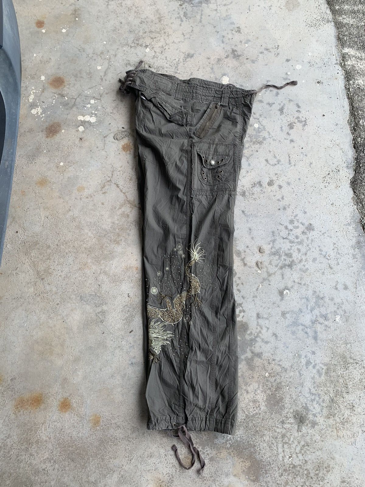 Other Distressed Embroidered Dragon Cargo Pants Size 32" / US 10 / IT 46 - 2 Thumbnail