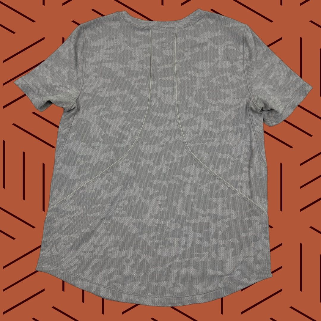 Lululemon Lululemon Long Distance Shirt Womens Sz 4/6 Incognito Gray Camo Active Gym Yoga Size S / US 4 / IT 40 - 1 Thumbnail