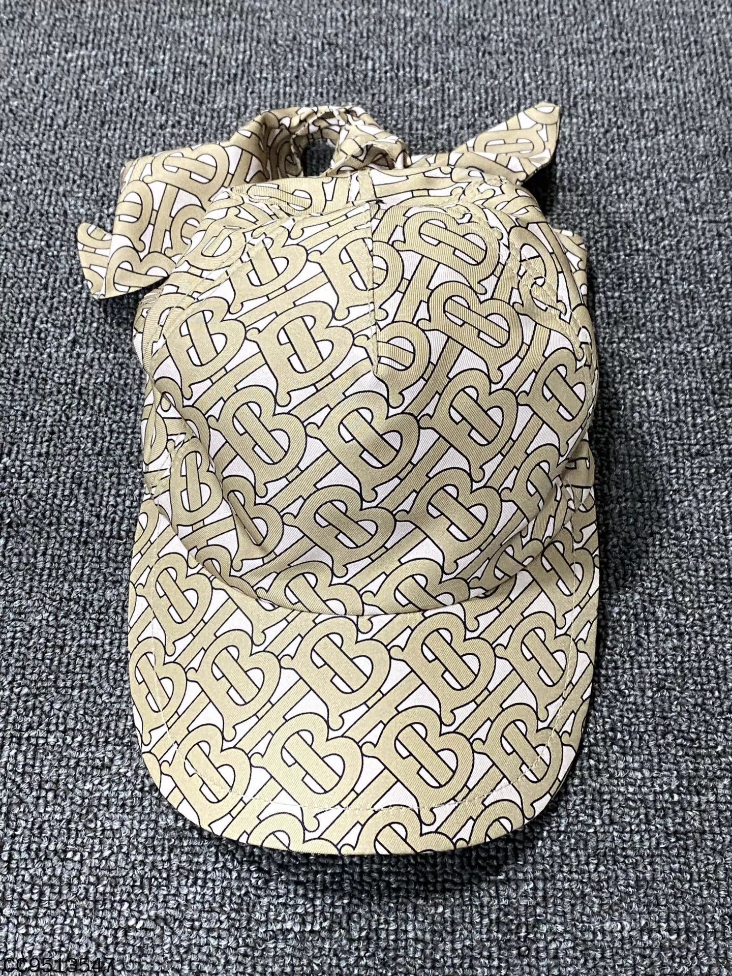 Burberry Burberry all over print silk bucket hat S/M 99 new Size ONE SIZE - 2 Thumbnail
