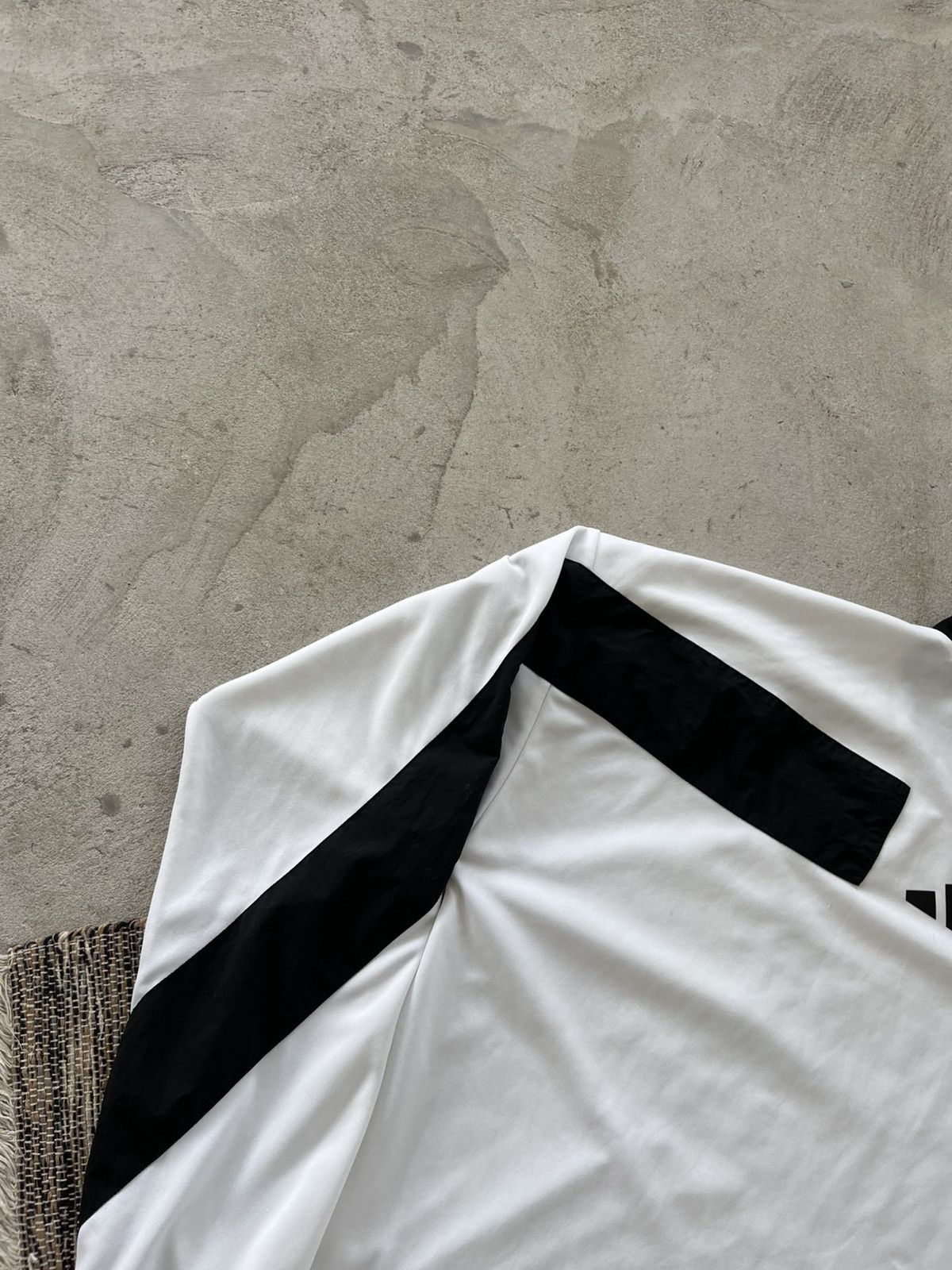 Adidas Adidas White Black LongSleeve Shirt Soccer style Y2K tee Size US M / EU 48-50 / 2 - 11 Thumbnail