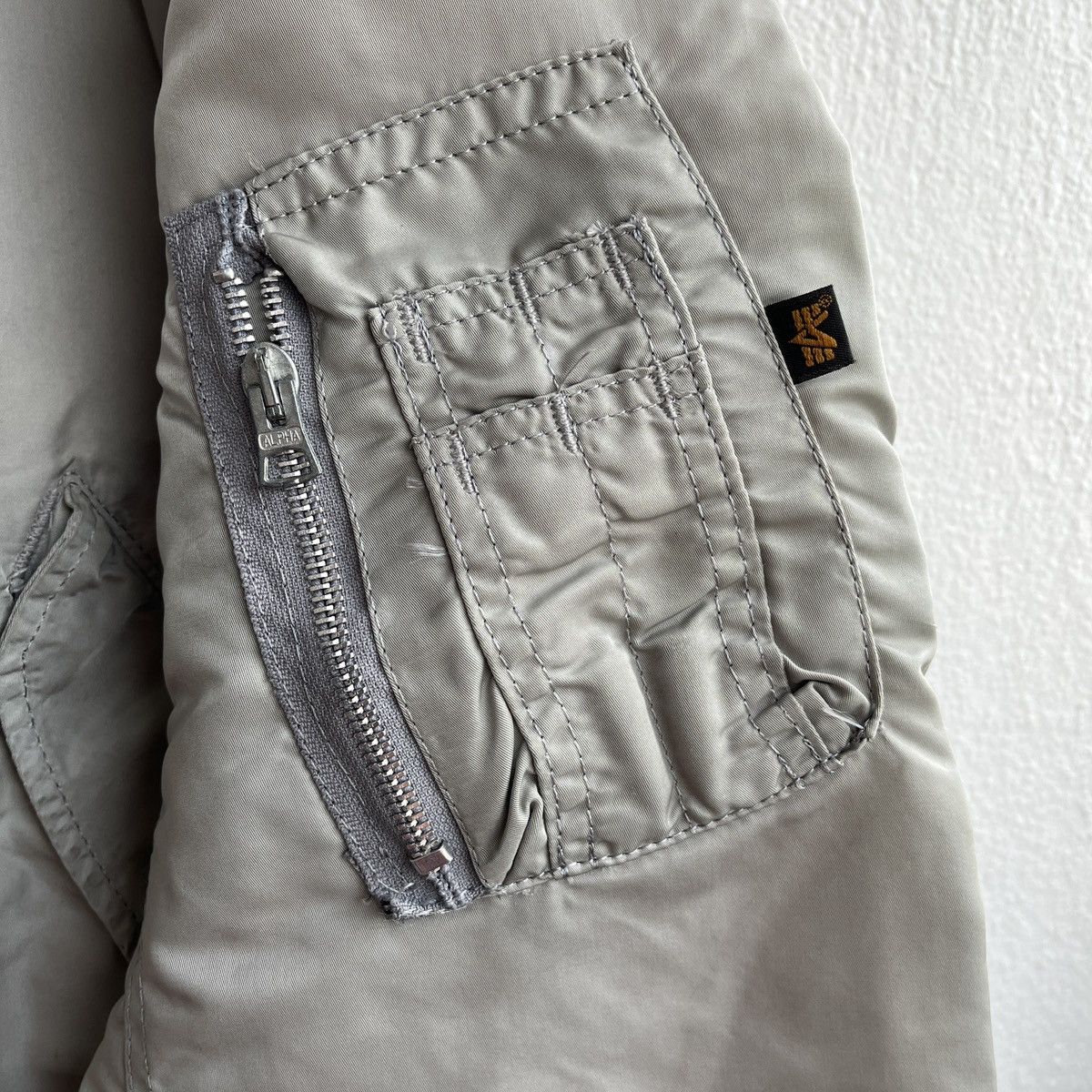 Alpha Industries VINTAGE ALPHA INDUSTRIES AVIREX MA-1 BOMBER FLIGHT JACKET Size US L / EU 52-54 / 3 - 11 Thumbnail