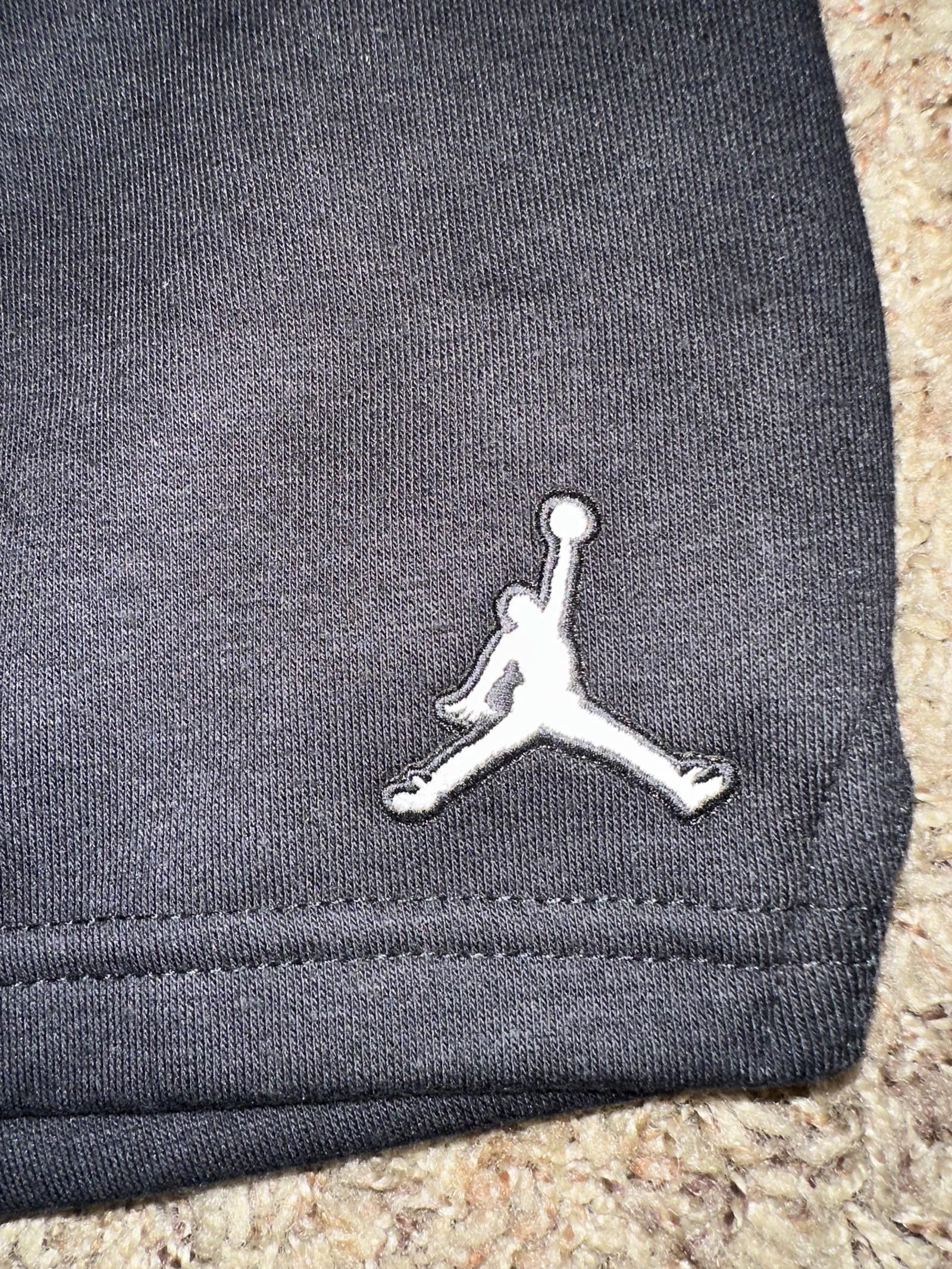Jordan Brand Air Jordan Big Kids (Boy’s) Embroidered Logo Black Fleece Shorts Size US 26 / EU 42 - 2 Thumbnail