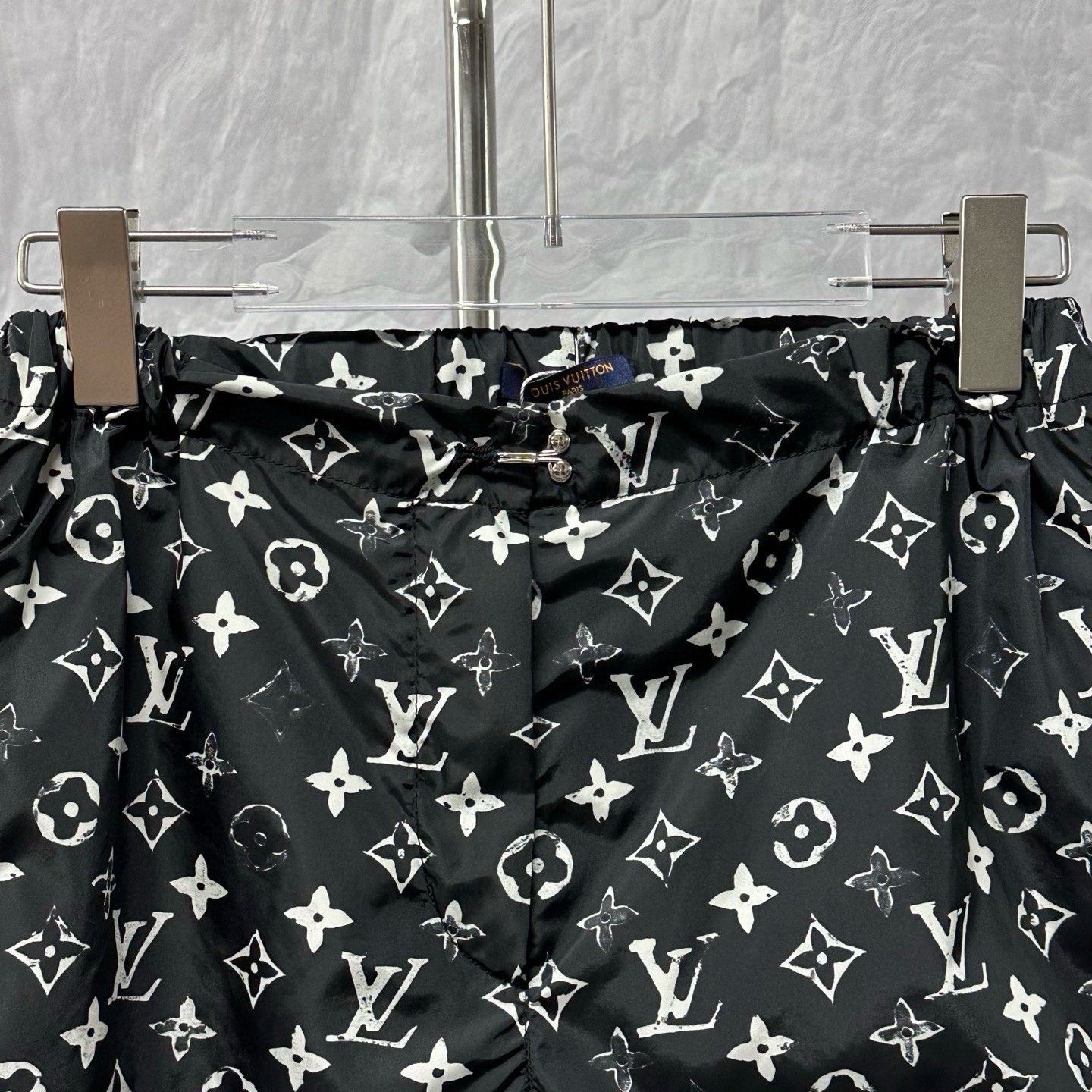 Louis Vuitton Louis Vuitton Distressed All-Over Jacquard Shorts Size US 34 / EU 50 - 2 Thumbnail