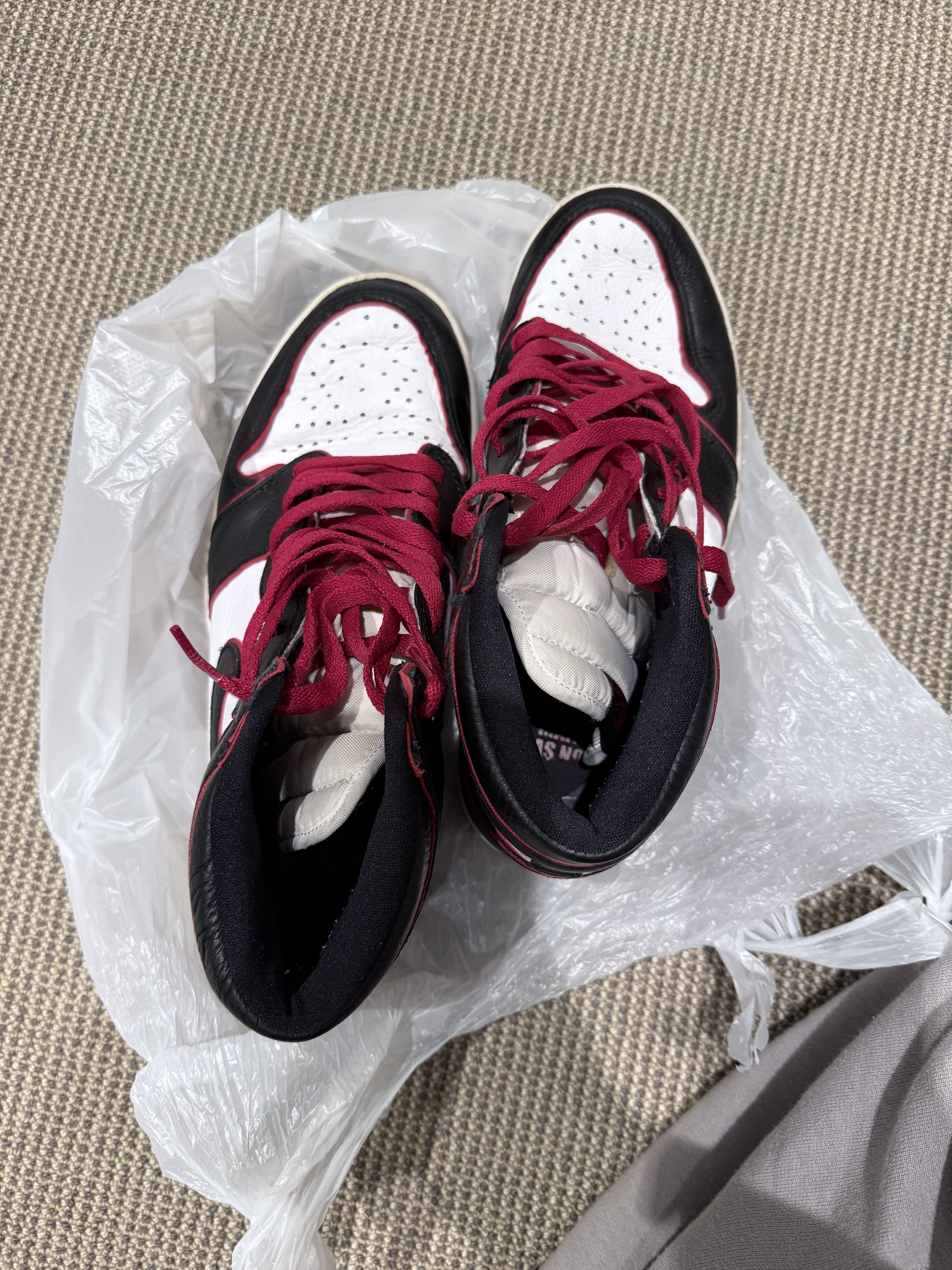 Nike Nike Air Jordan 1 Bloodline Size US 9.5 / EU 42-43 - 1 Thumbnail
