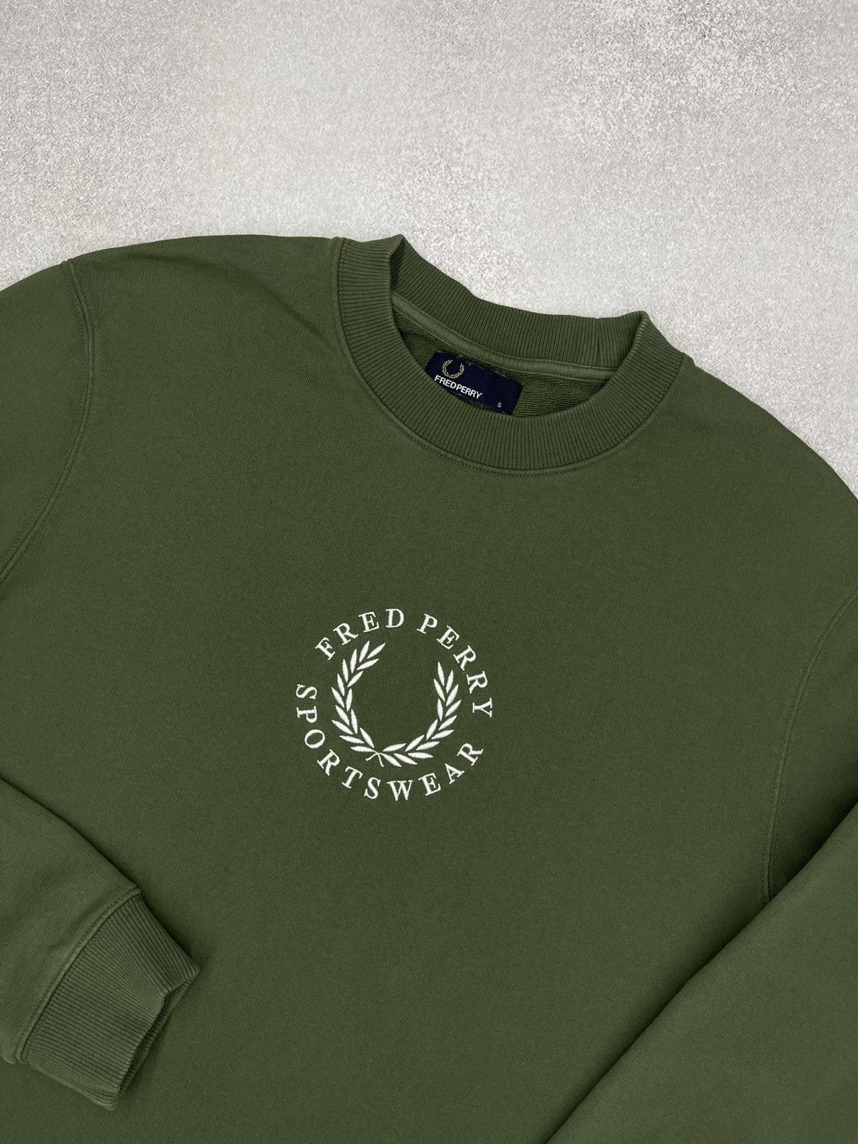 Fred Perry Mens Fred Perry Crewneck Sweatshirt Green Big Center Logo Size US S / EU 44-46 / 1 - 4 Thumbnail