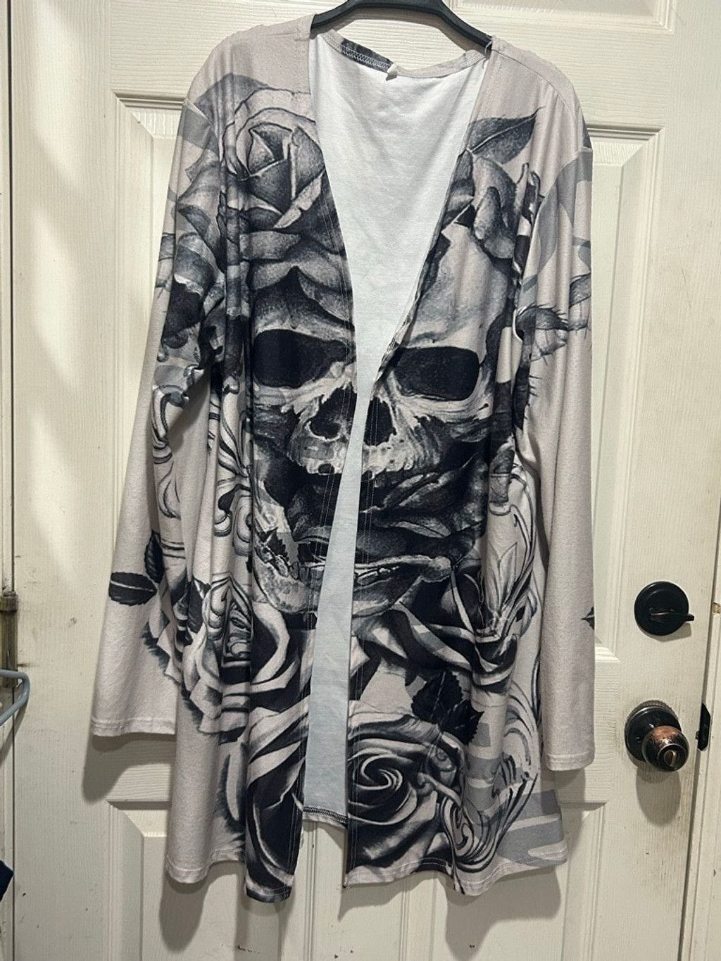 The Unbranded Brand Women's Unbranded Gray Black Skull Rose Cardigan 2X Size XXL / US 16-18 / IT 52-54 - 1 Thumbnail