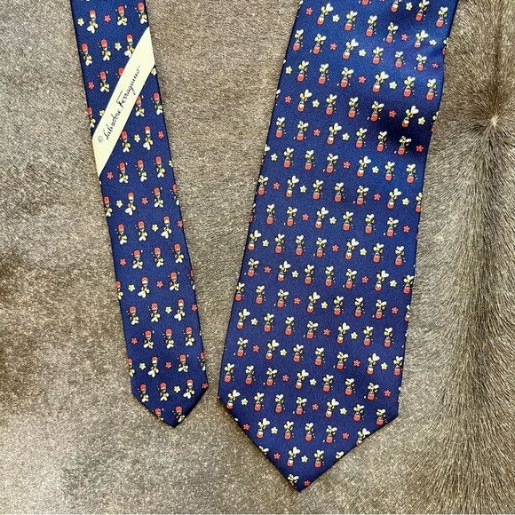 Salvatore Ferragamo Feragammo Floating Honeybee Bees Printed Silk Tie Size ONE SIZE - 3 Thumbnail