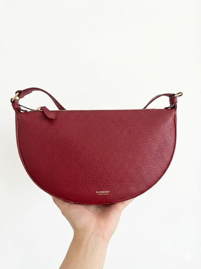 Burberry o1w1db10226 Size: OS / Soft Half Moon Sling Shoulder Bag Red Size ONE SIZE - 1 Thumbnail