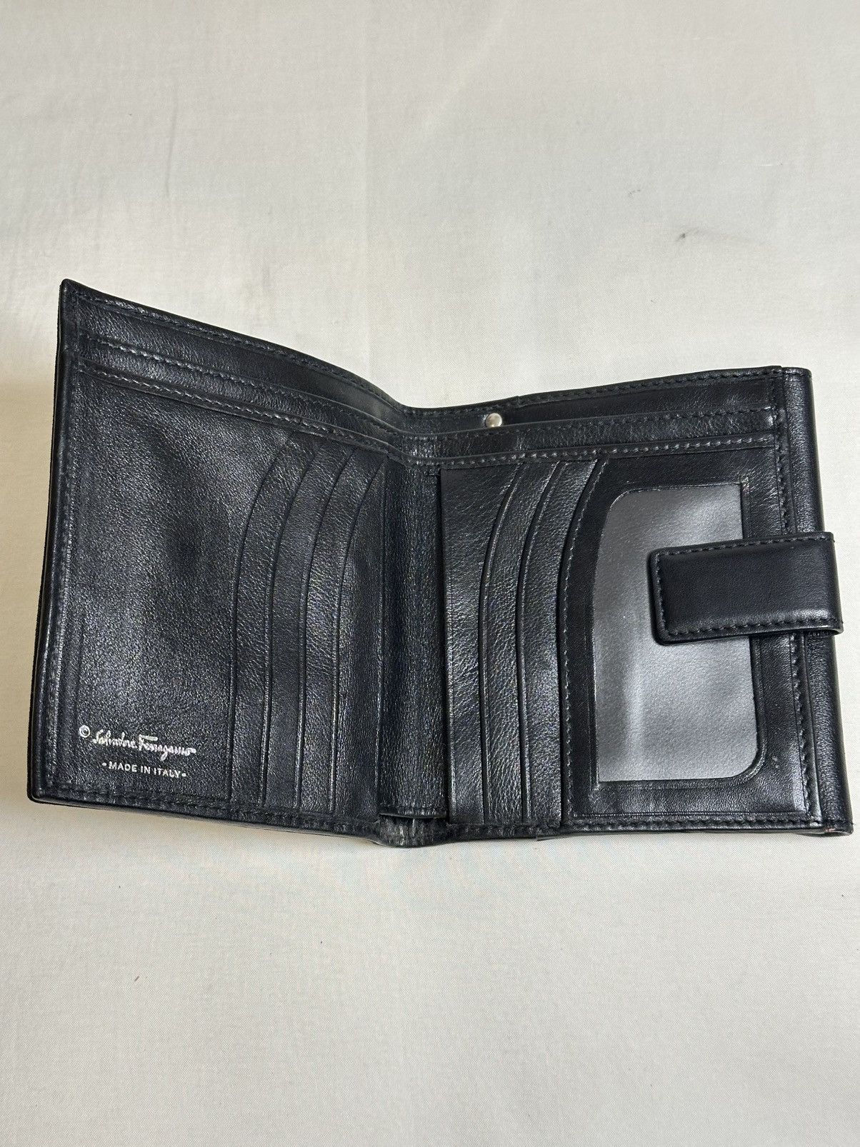 Salvatore Ferragamo vintage Salvatore Ferragamo Gancini black bifold wallet. Size ONE SIZE - 9 Thumbnail