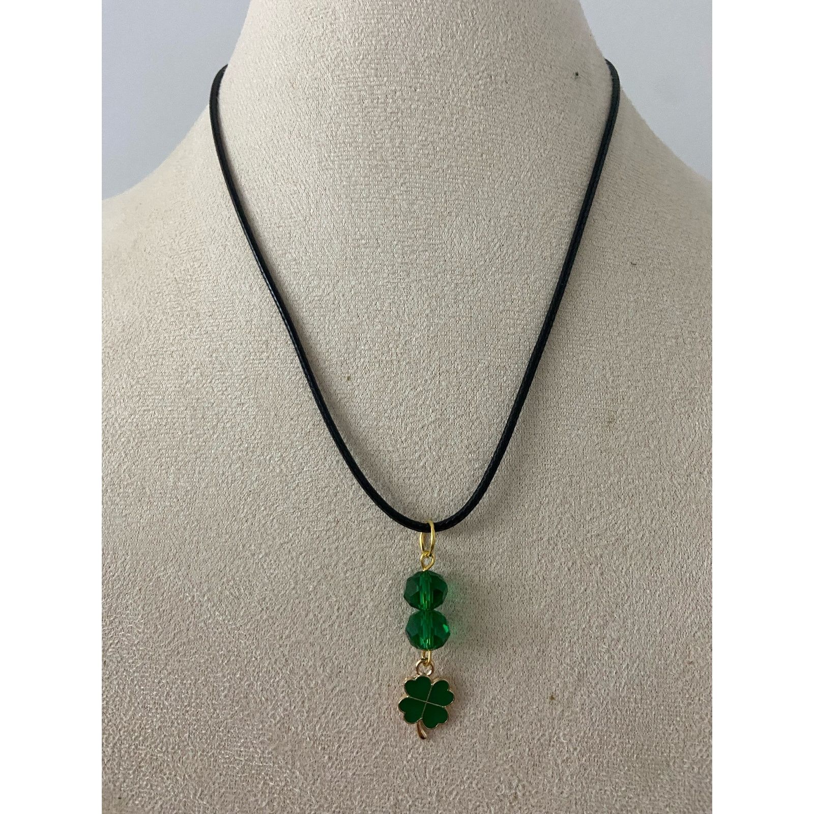 Handmade green glass shamrock pendant necklace Size ONE SIZE - 1 Thumbnail