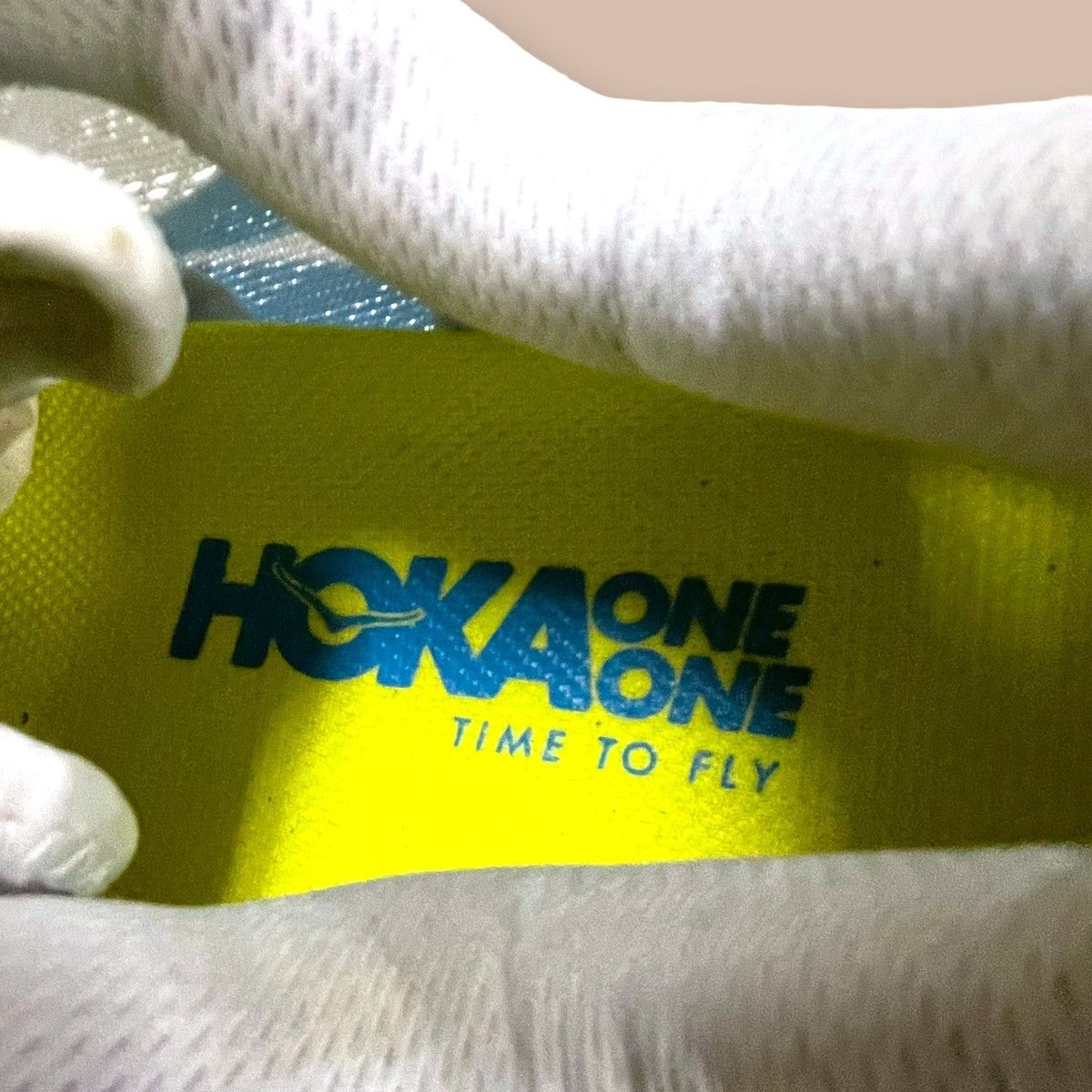 Hoka Hoka One One "Carbon X" Size US 5 / EU 37 - 16 Thumbnail