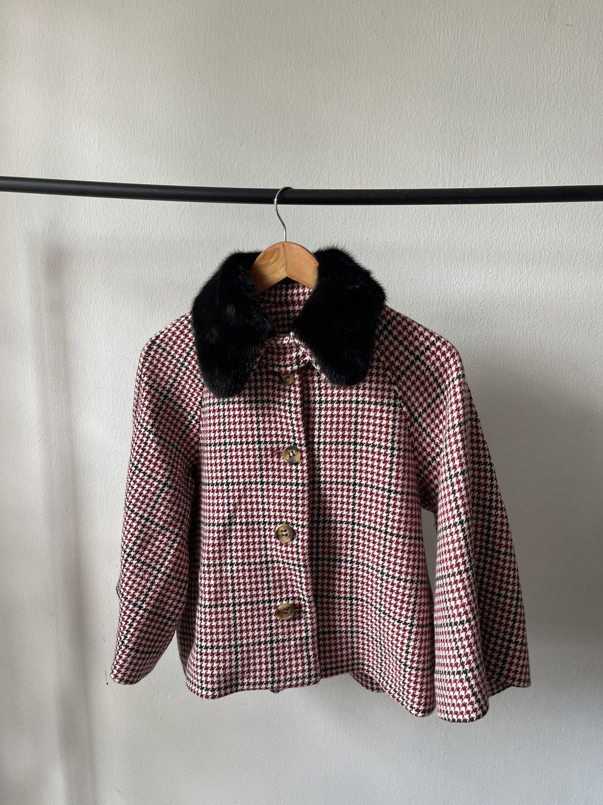 RED Valentino $2000 Red Velentino short Coat With Fur Collar 10 Size M / US 6-8 / IT 42-44 - 2 Thumbnail