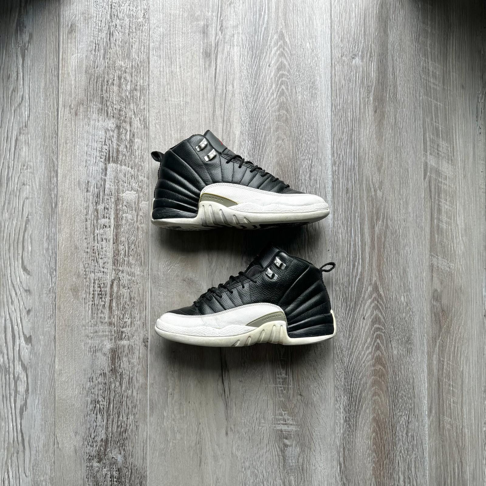 Nike NIKE • JORDAN 12 GS Retro "2022 Playoffs" (7M) Size US 7 / EU 40 - 1 Thumbnail