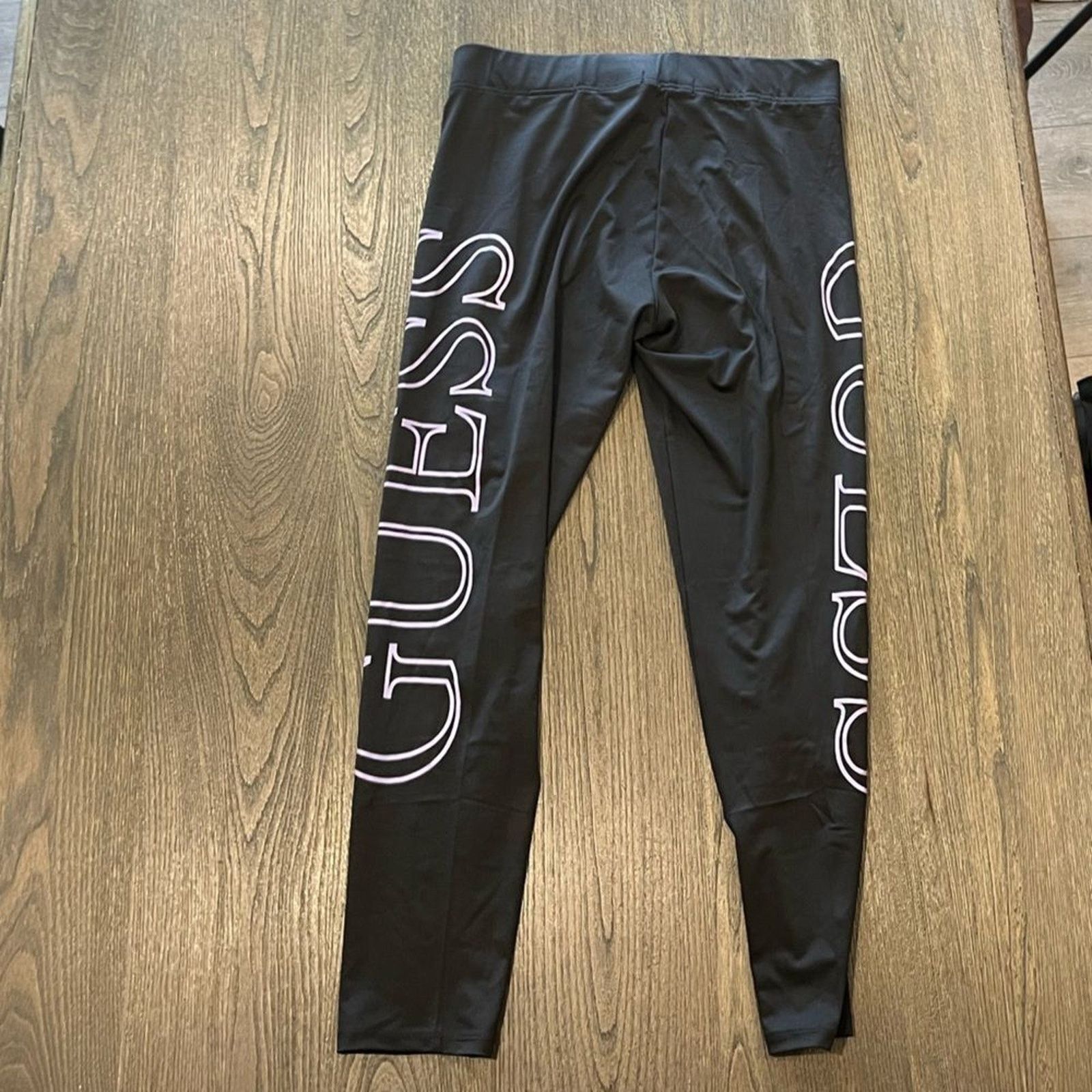 Guess NWOT Guess Black Cropped Capri Leggings Logo Print Size L Size 31" - 5 Thumbnail