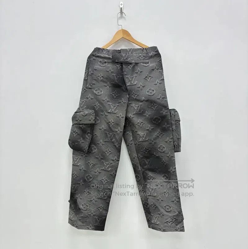 Louis Vuitton Grey Men's Casual Pants .