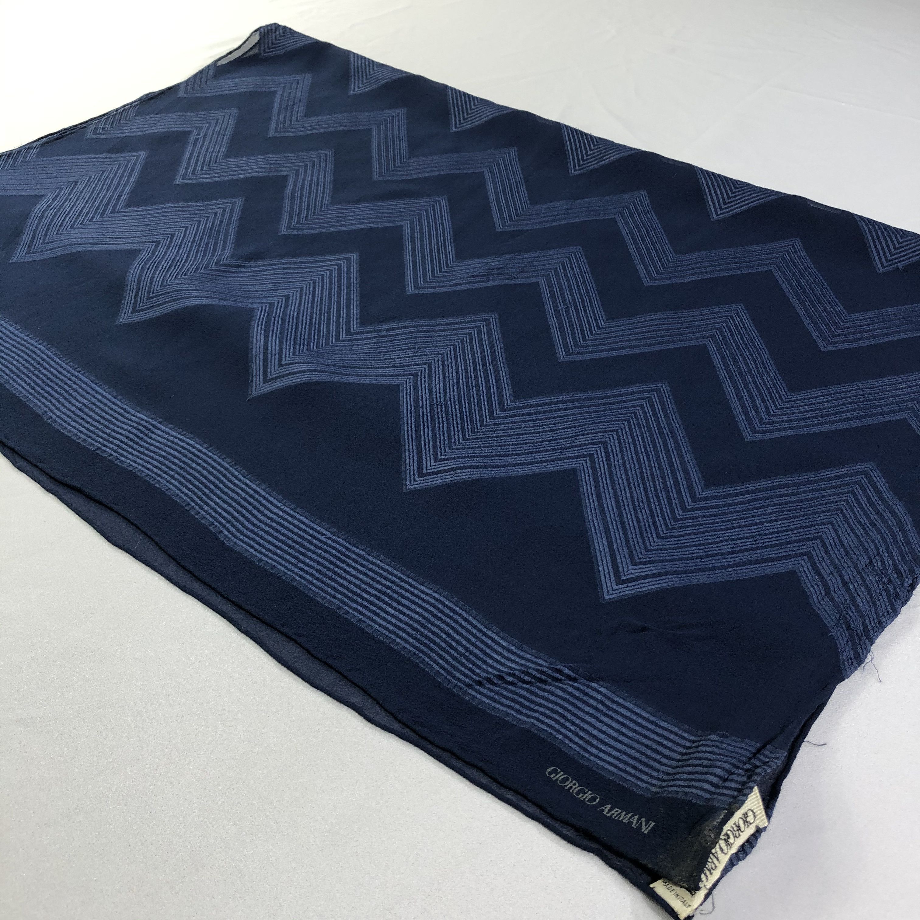 Giorgio Armani × Vintage Vintage Giorgio Armani Silk Scarf Size ONE SIZE - 4 Thumbnail
