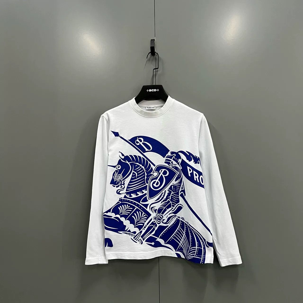 Burberry burberry white equestrian printed long sleeve top Size XXS / US 00 / IT 34 - 1 Thumbnail