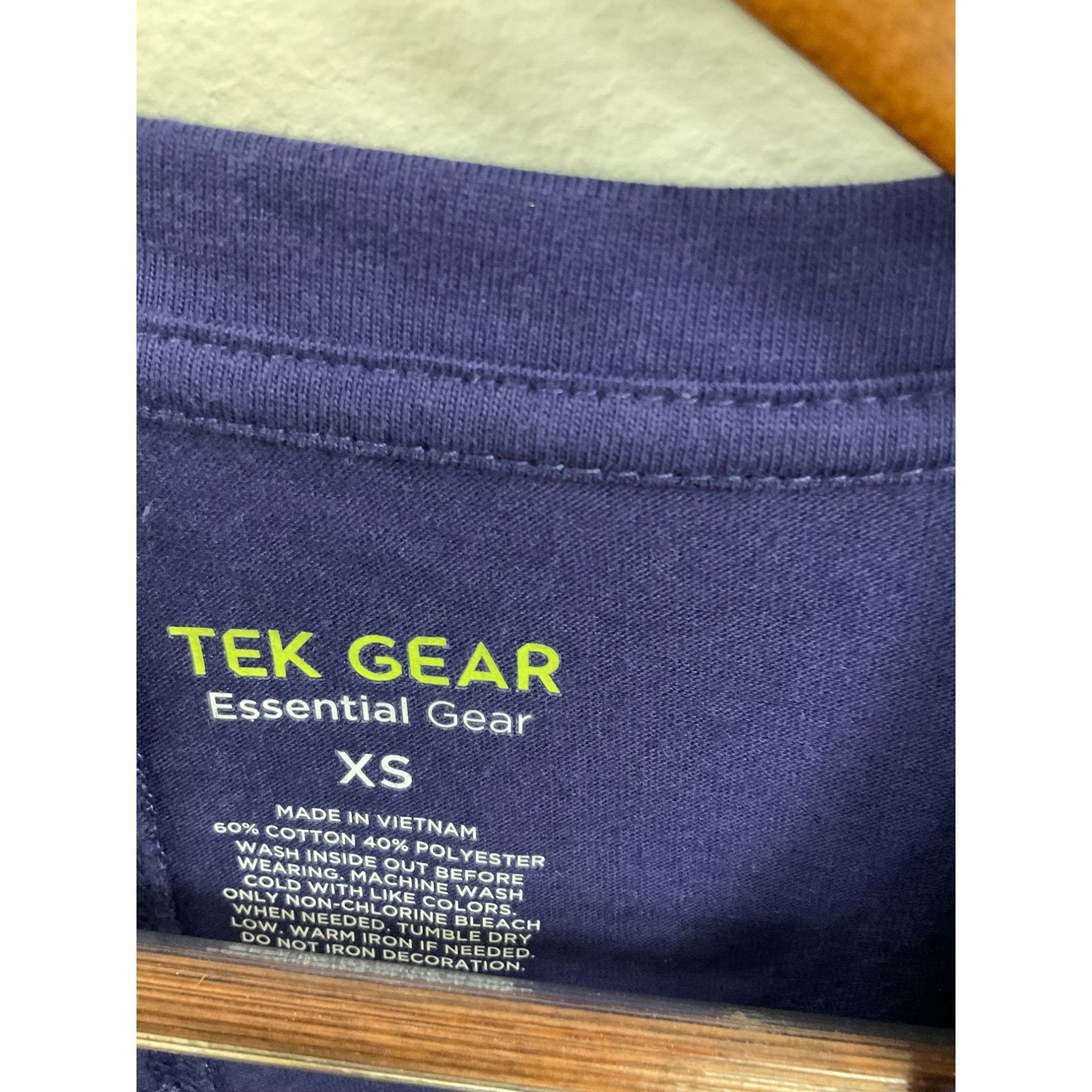 Tek Gear Tek Gear Womens XS V-Neck Tee With Colorful Striped Design Size XS / US 0-2 / IT 36-38 - 3 Thumbnail