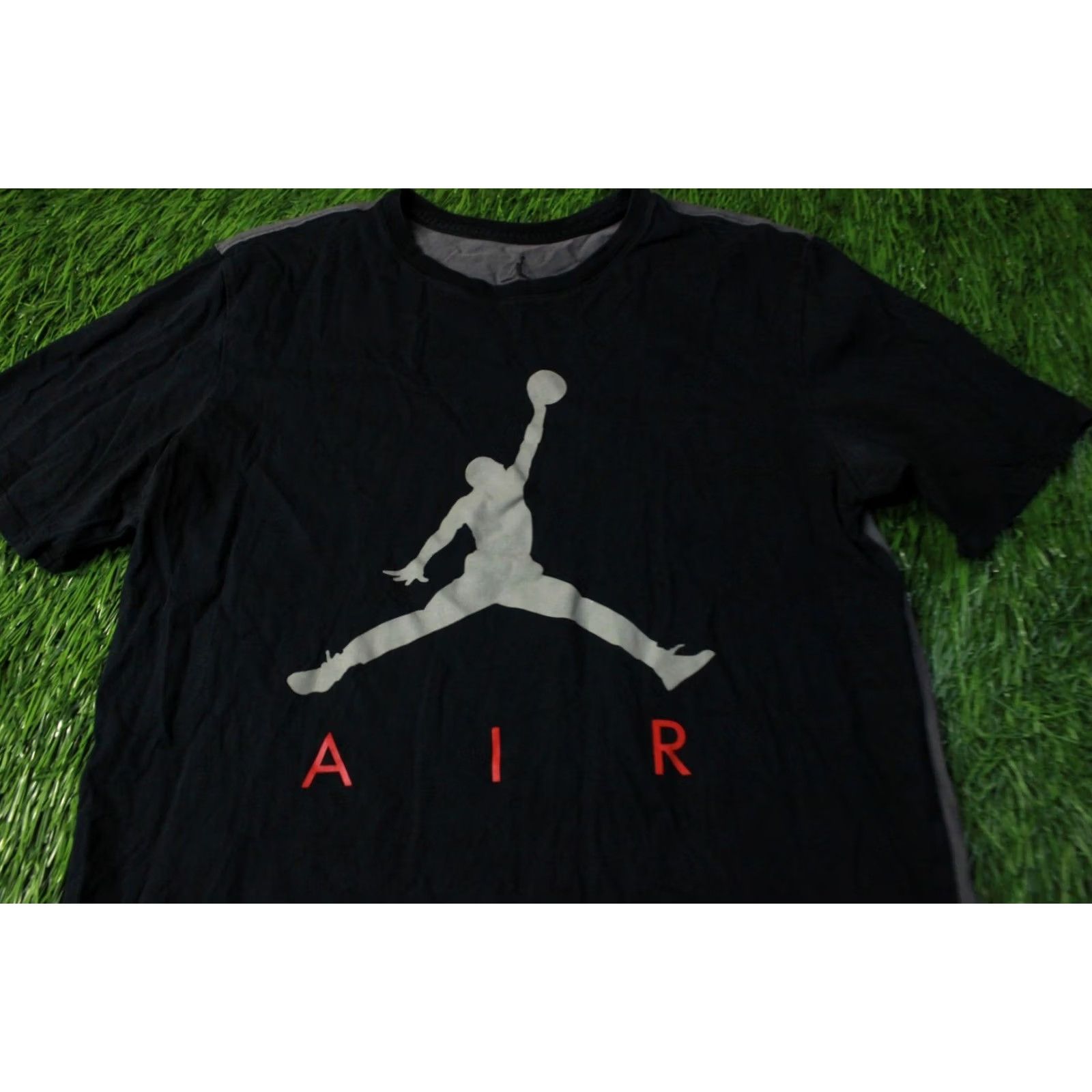 Nike NIKE AIR JORDAN JUMPMAN 2017 ORIGINAL MEN T-SHIRT SHIRT JERSEY CREW NECK SIZE M BLACK AND GRAY Printed Logo Basketball Mens Size US M / EU 48-50 / 2 - 3 Thumbnail