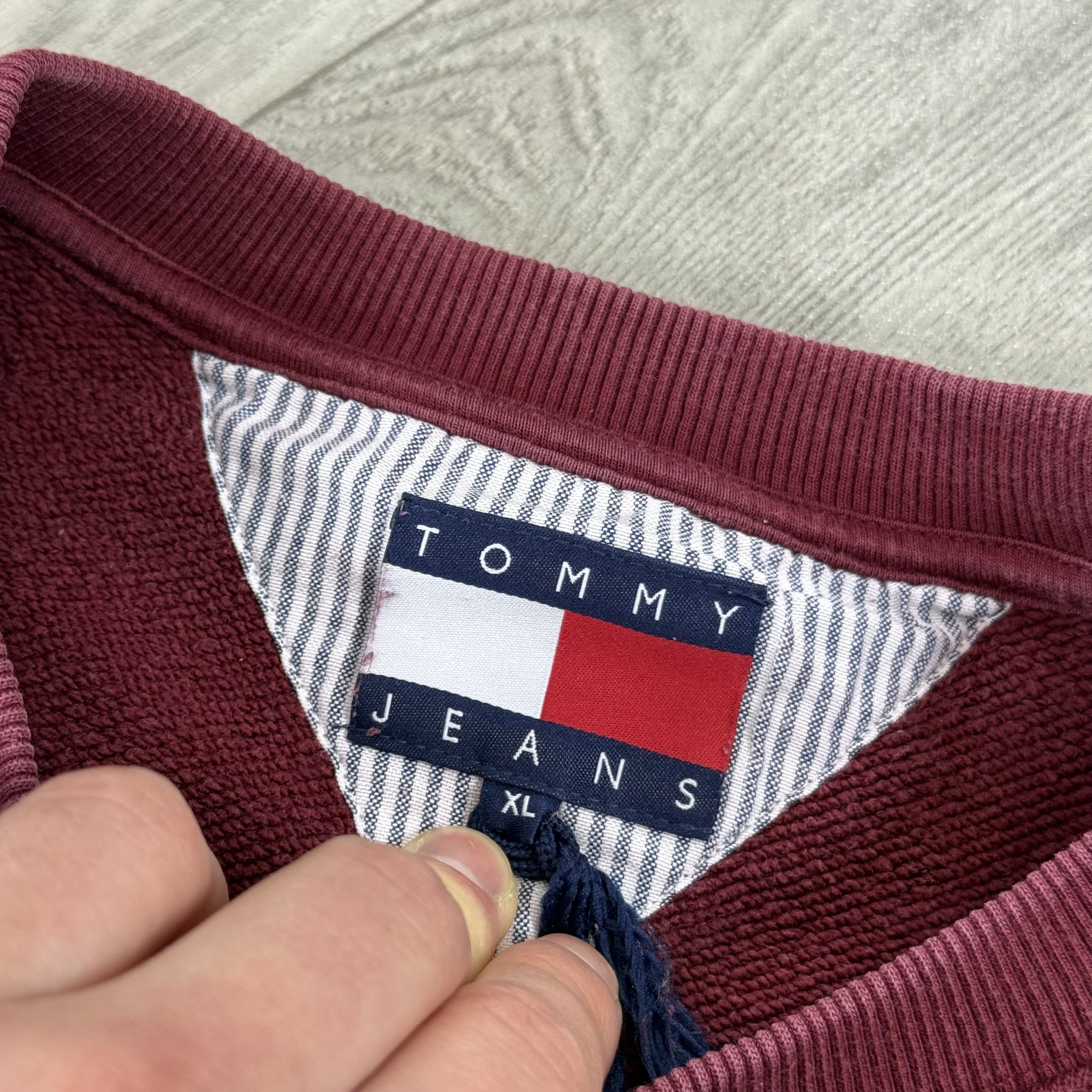 Tommy Jeans Tommy Jeans 90s Embroidered Crewneck Sweatshirt Size US XL / EU 56 / 4 - 11 Thumbnail