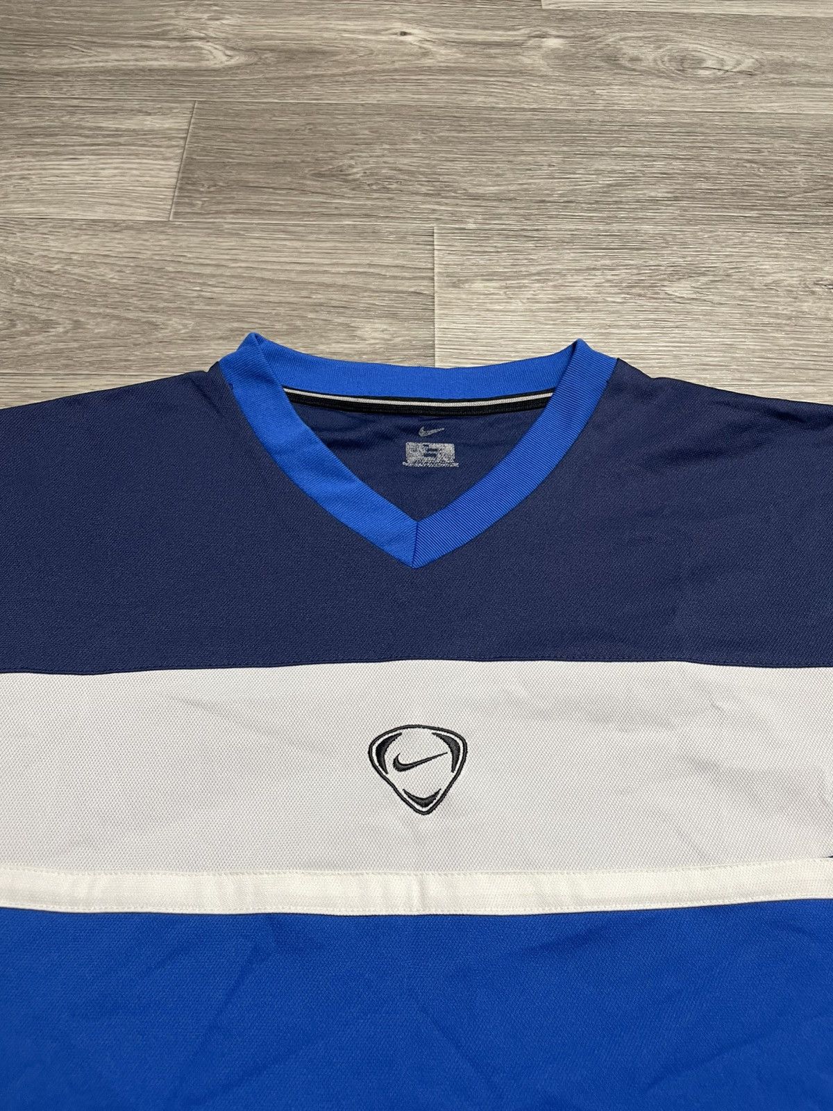 Nike Vintage Nike T90 Central Swoosh Logo Soccer Football T-Shirt Size US XL / EU 56 / 4 - 6 Thumbnail