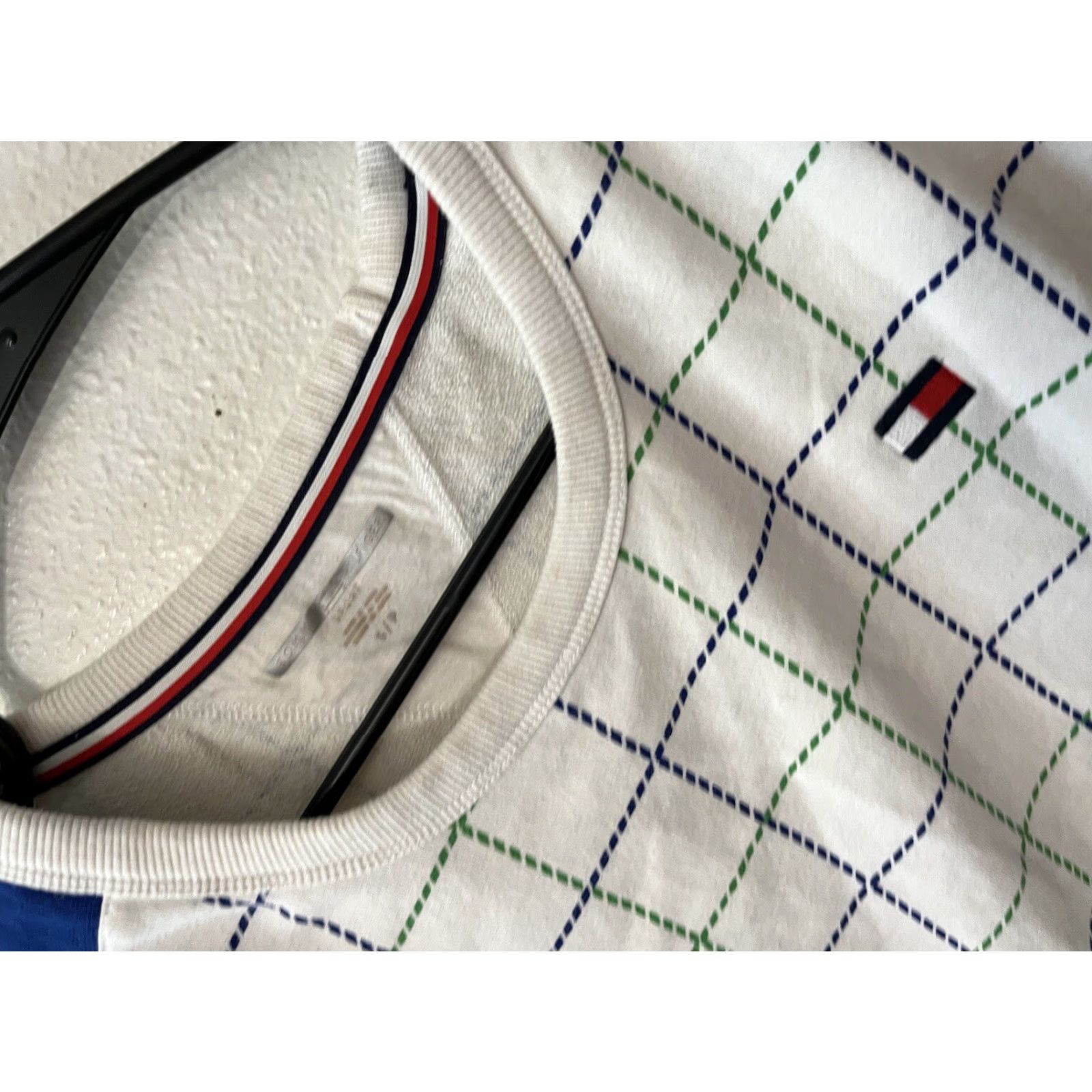 Tommy Hilfiger VINTAGE Tommy Hilfiger Sweatshirt Shirt Women S White Plaid Emblem 90s Hilfiger Size S / US 4 / IT 40 - 2 Thumbnail