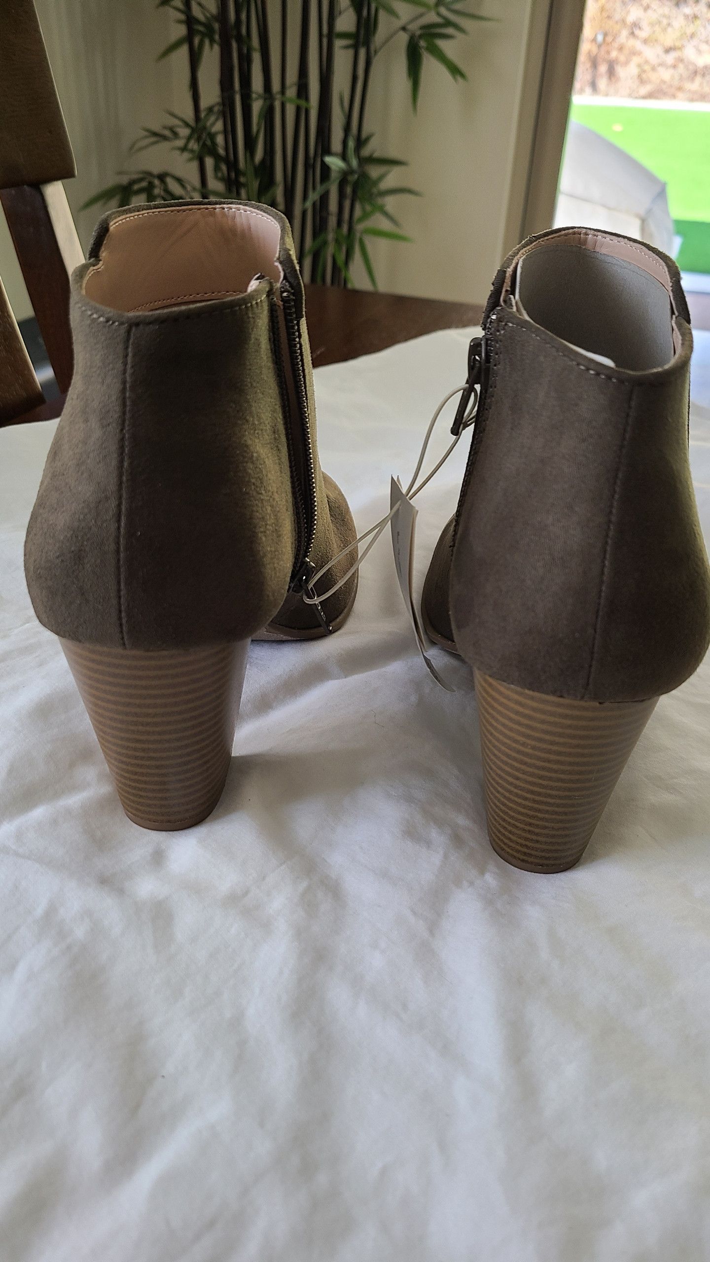 Old Navy *NWT* Olive Green Faux Suede Ankle Boots (size 10) Size US 10 / IT 40 - 6 Thumbnail