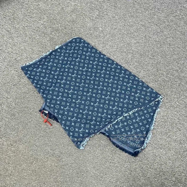 Louis Vuitton Louis Vuitton Cowboy blue full print presbyopic shawl Size ONE SIZE - 1 Thumbnail