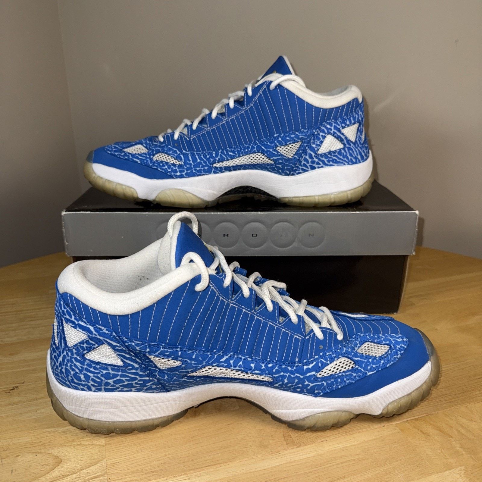 Jordan Brand NIKE AIR JORDAN XI 11 RETRO LOW IE ARGON BLUE 306008-471 14 Size US 14 / EU 47 - 3 Thumbnail