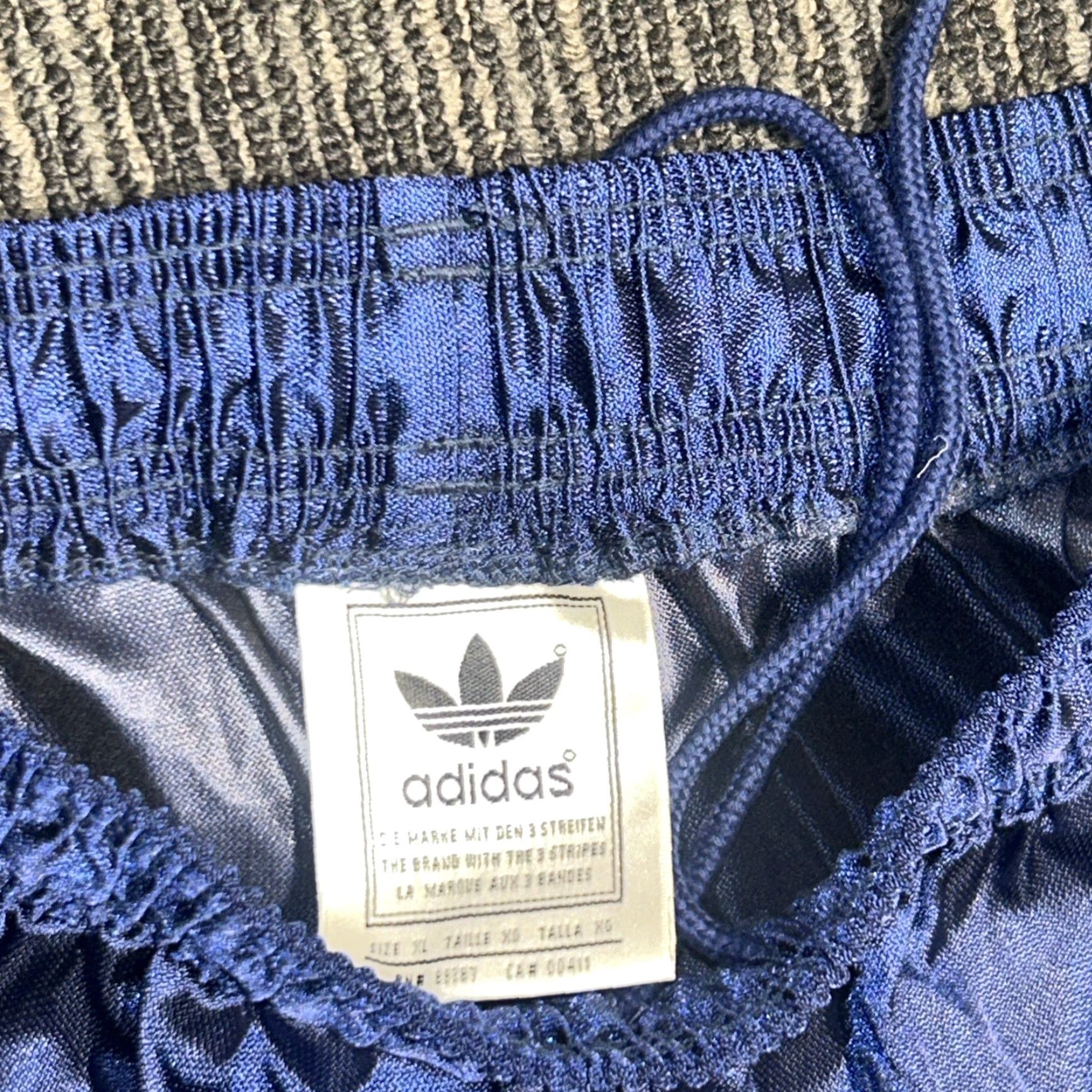 Adidas VINTAGE adidas Nylon Satin Blue Gold Basketball Pants XL Regular Men Striped Shine 90s Track Pants Size US 36 / EU 52 - 5 Thumbnail