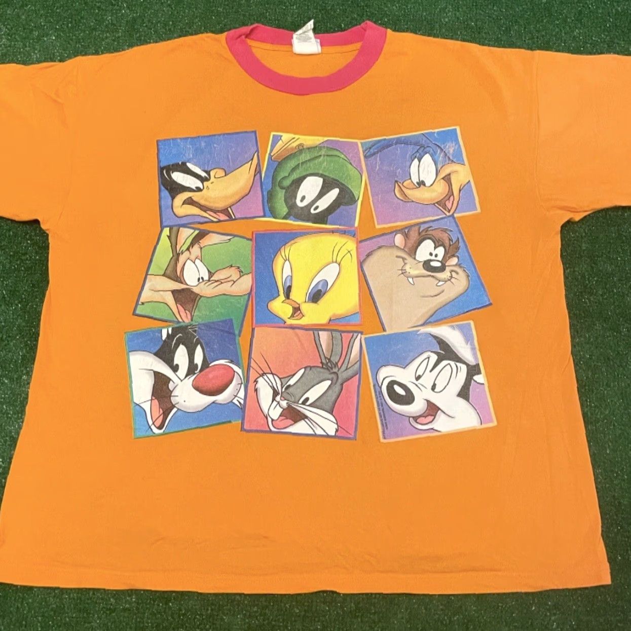 Vintage VINTAGE Looney Tunes Shirt Mens 2XL Orange 90s Cartoon Bugs Bunny Tweety Daffy Duck Taz 1996 VTG USA Hip Hop Warner Bros Tee Size US XXL / EU 58 / 5 - 3 Thumbnail