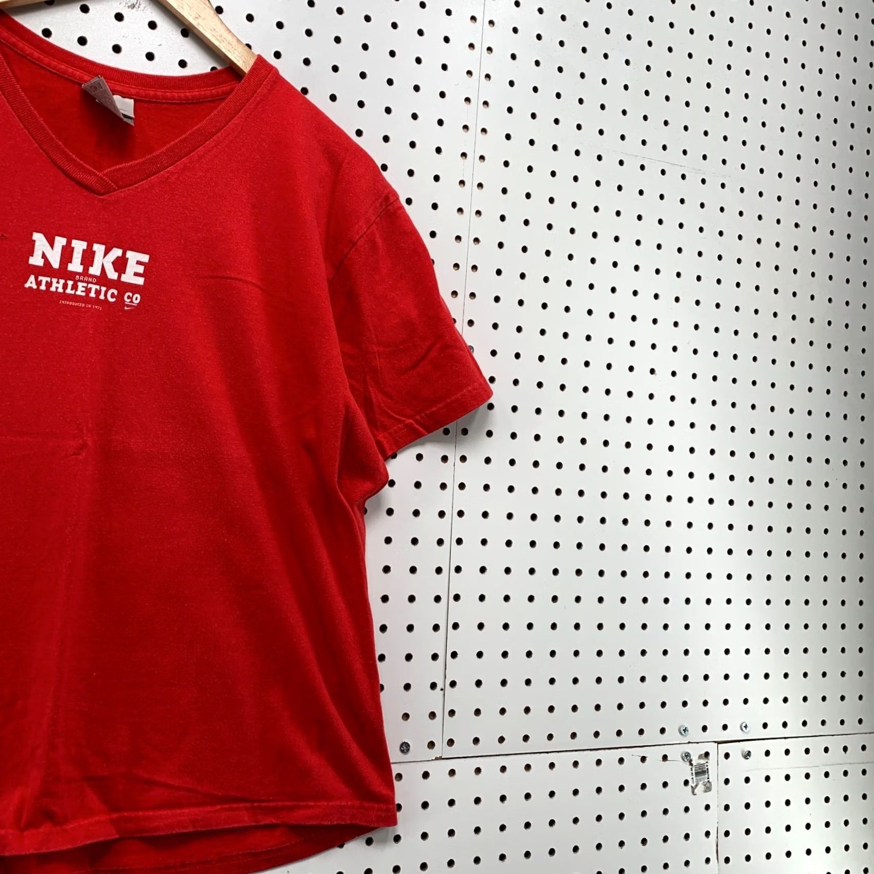 Nike VINTAGE Nike Shirt Red V Neck White Spell Out Womens Large 22.5x24.5 Size L / US 10 / IT 46 - 4 Thumbnail