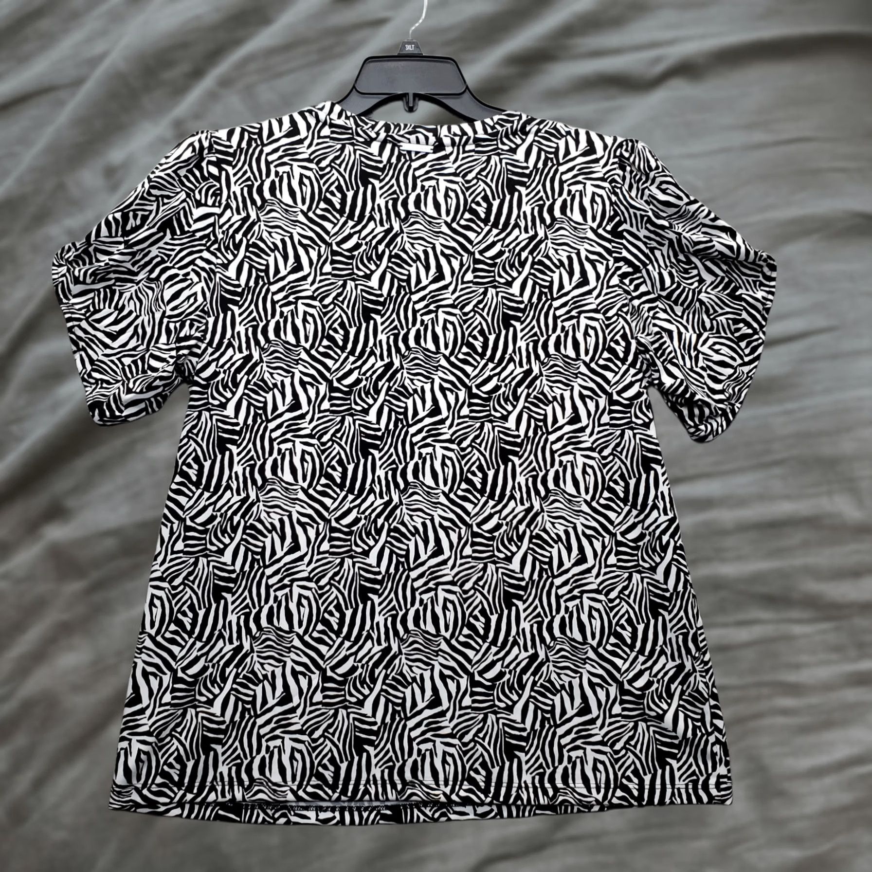Michael Kors Michael Kors Blouse Womens Size L Multi Zebra Print Tulip Sleeve Round Neck Shirt Womens Size L / US 10 / IT 46 - 1 Thumbnail