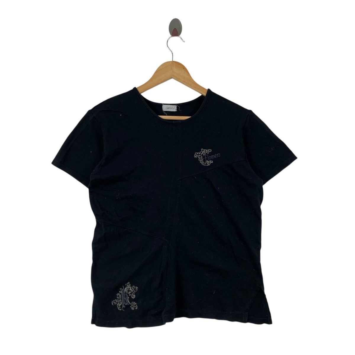Vintage Vintage SAUTOIR Embroidered Flowers Japanese Brand Tshirt Size S / US 4 / IT 40 - 1 Thumbnail