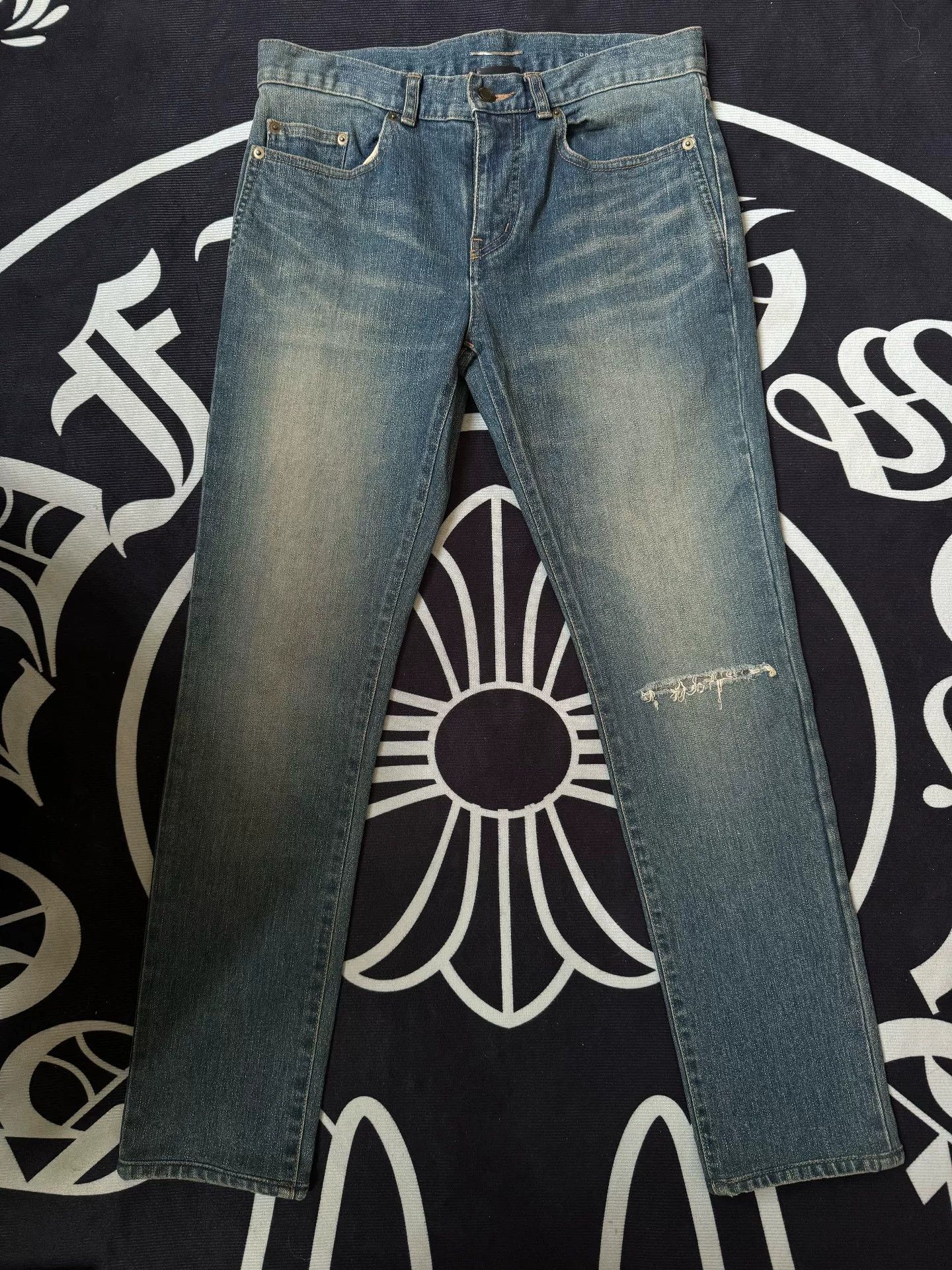 Saint Laurent Paris Saint Laurent 17SS Single Knee Distressed Jeans Size US 29 - 1 Thumbnail