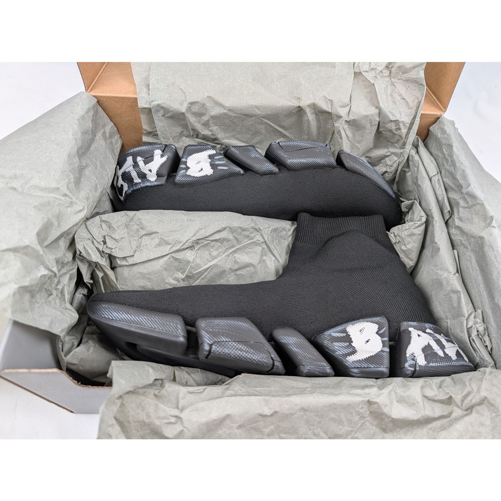 Balenciaga o1rshd1 Speed 2.0 Graffiti Sneakers in Black/White Size US 13 / EU 46 - 20 Thumbnail