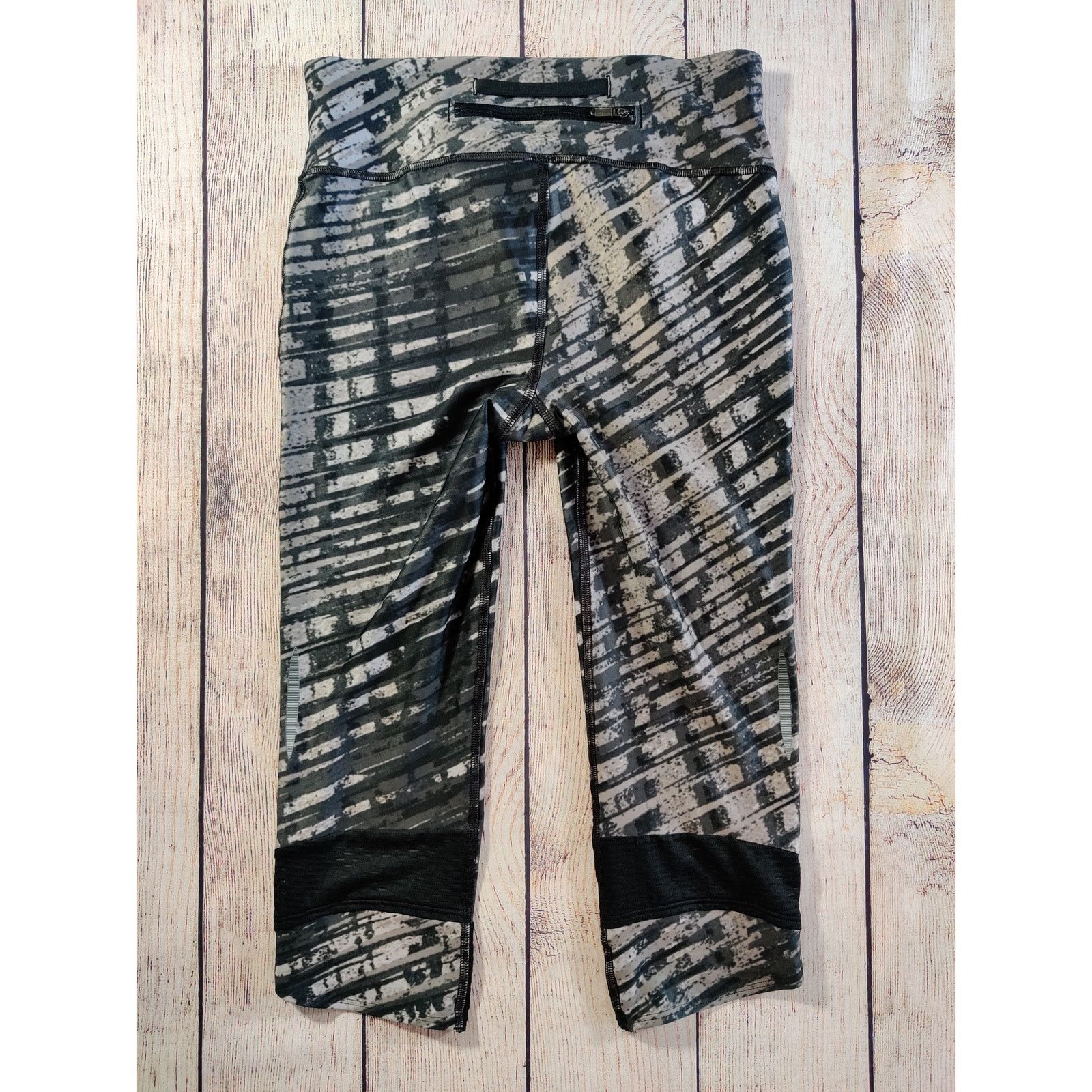 Under Armour Under Armour heat gear compression capri leggings sz S Size 27" / US 4 / IT 40 - 2 Thumbnail