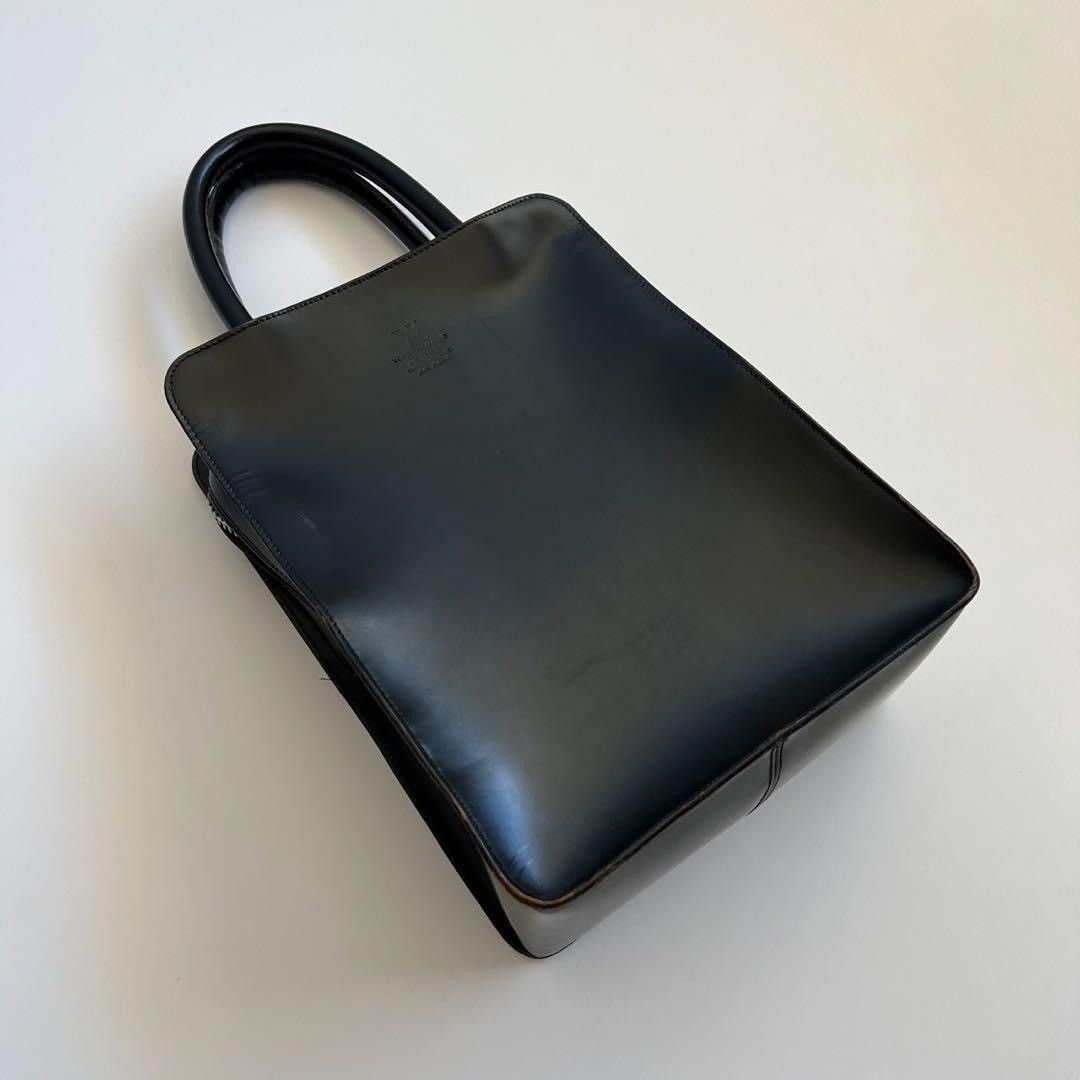 Y’s YOHJI YAMAMOTO CUIR LEATHER HAND BAG Y's YOHJI YAMAMOTO CUIR LEATHER HAND BAG is available for purchase
