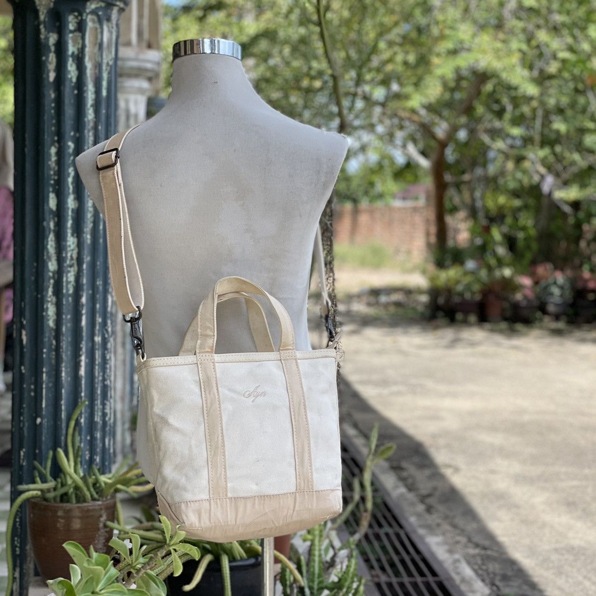 L.L. Bean L.L.Bean Zipper Canvas 2-Way Tote Bag Size ONE SIZE - 1 Thumbnail