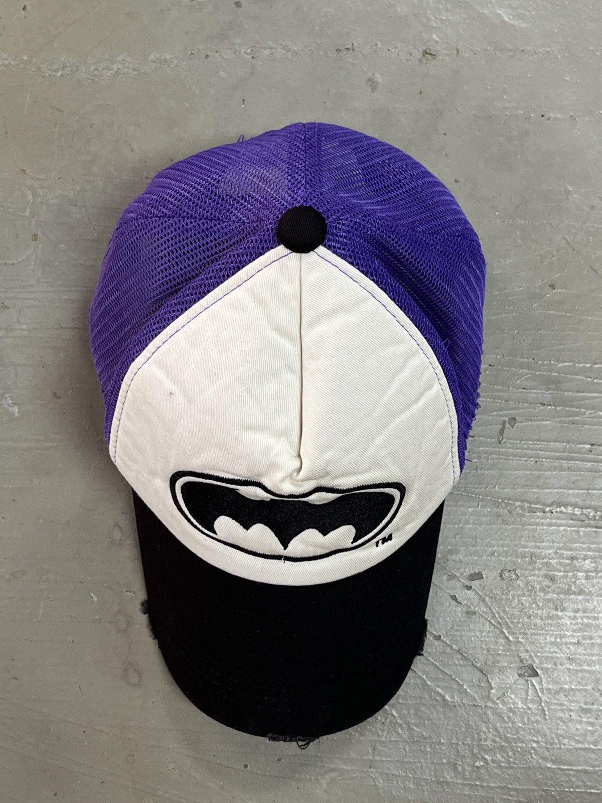 DC Comics Vintage 2000's Batman Official Distressed Trucker Size ONE SIZE - 4 Thumbnail