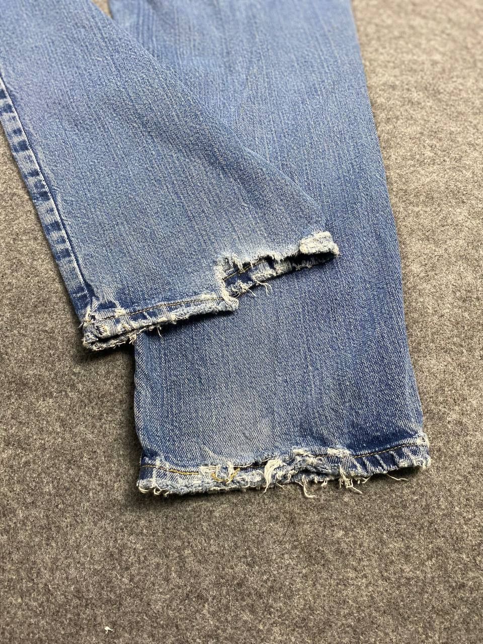 Levi's vintage levis 550 relaxed tapered distressed denim Size US 33 - 8 Thumbnail
