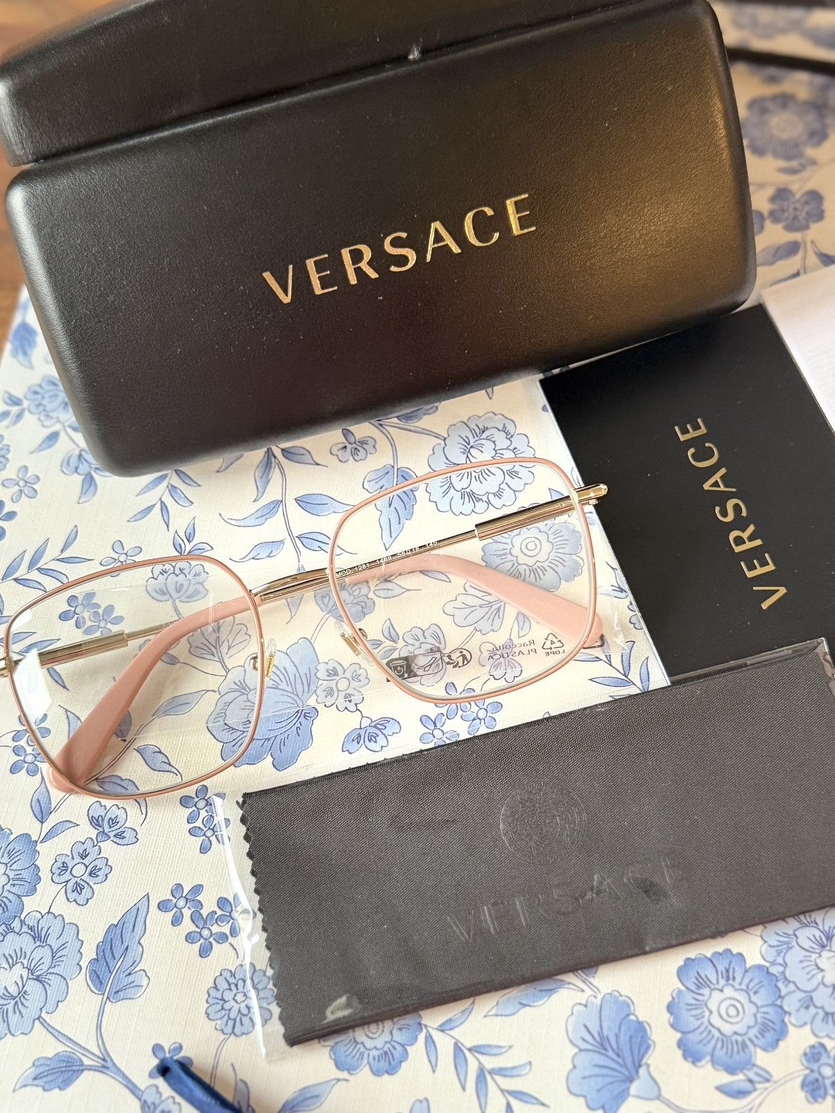 Versace Versace transparent glasses. Never worn Size ONE SIZE - 1 Thumbnail