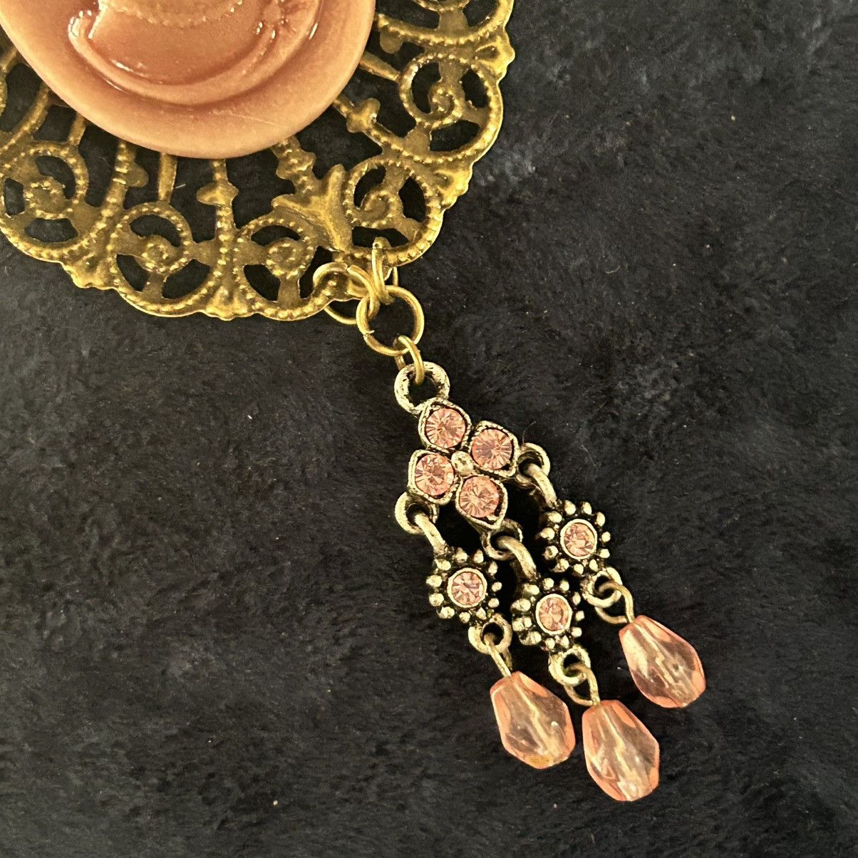 Handmade Handcrafted pink iridescent Victorian lady cameo necklace Size ONE SIZE - 7 Thumbnail